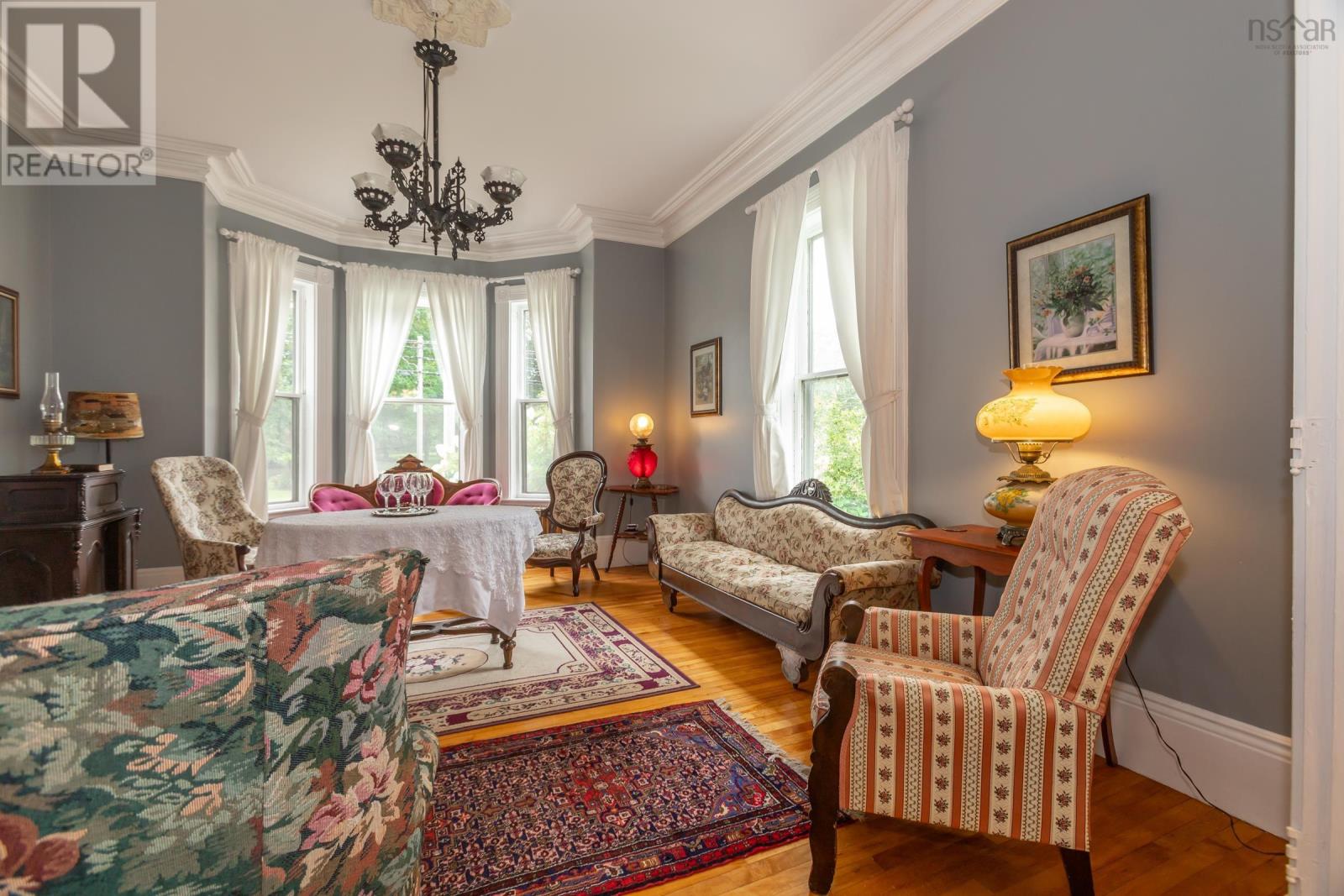 Property 16 of 50 of 548 St. George Street