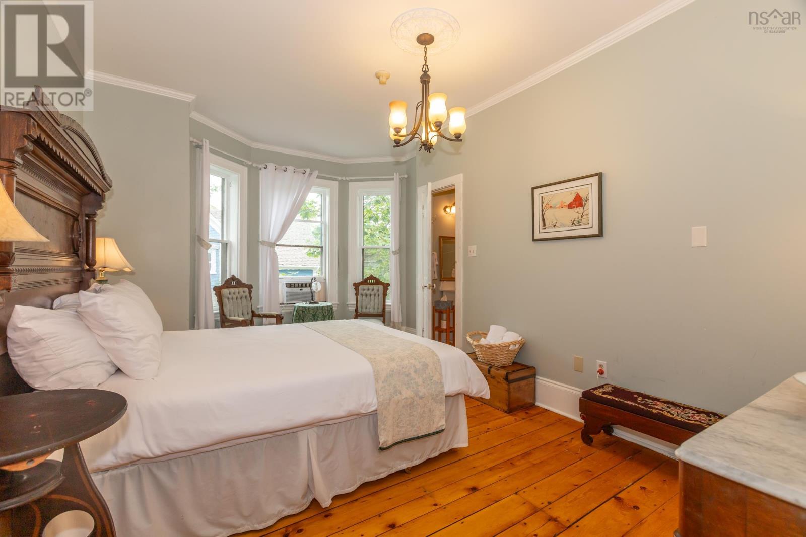 Property 23 of 50 of 548 St. George Street