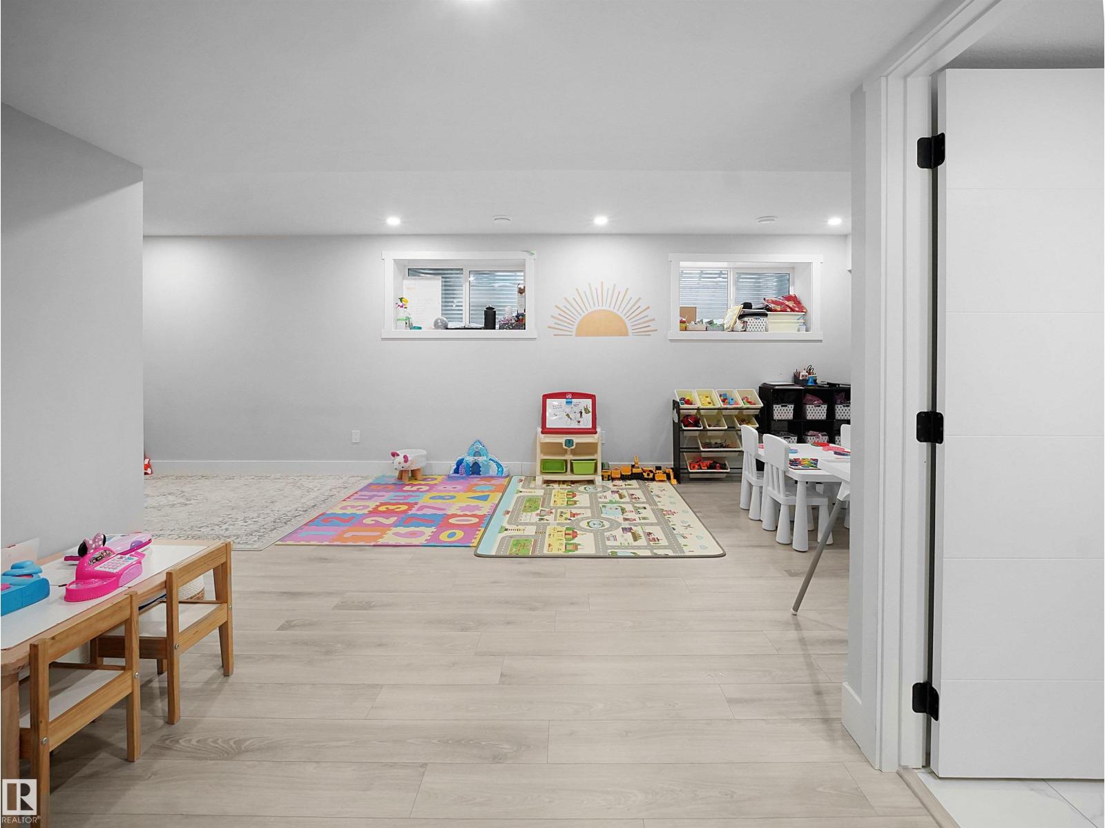 949 STILLWATER BV NW, Edmonton