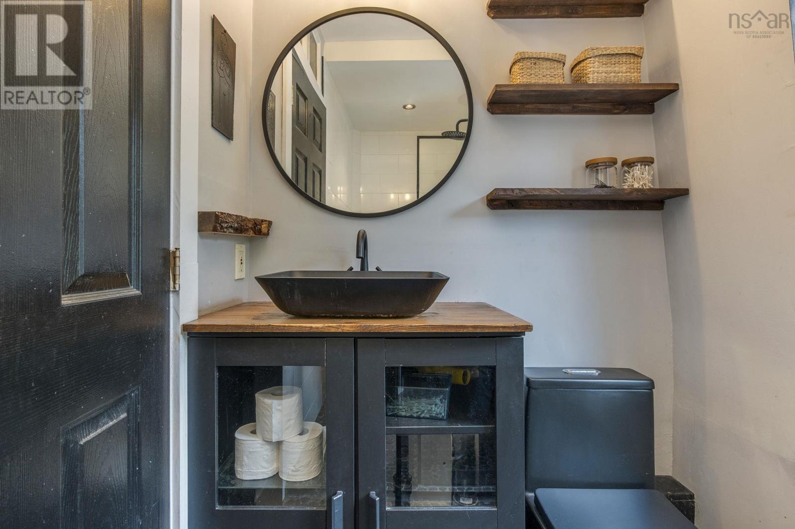 Property 18 of 47 of 2508 Oxford Street