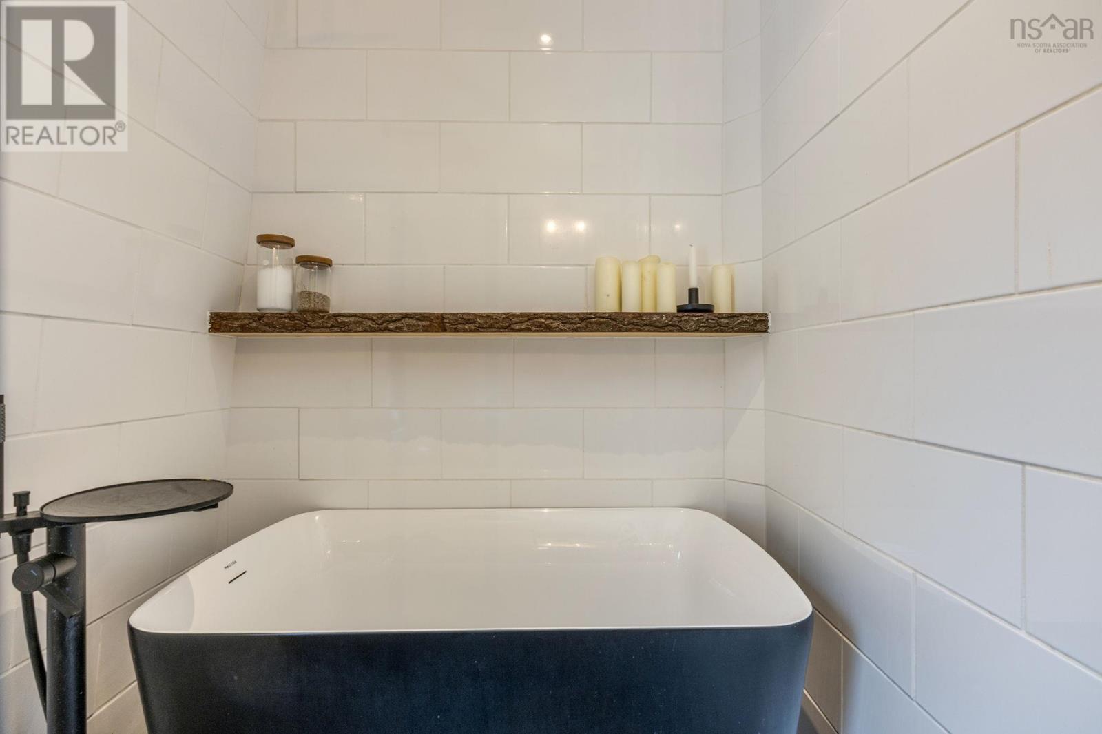 Property 20 of 47 of 2508 Oxford Street