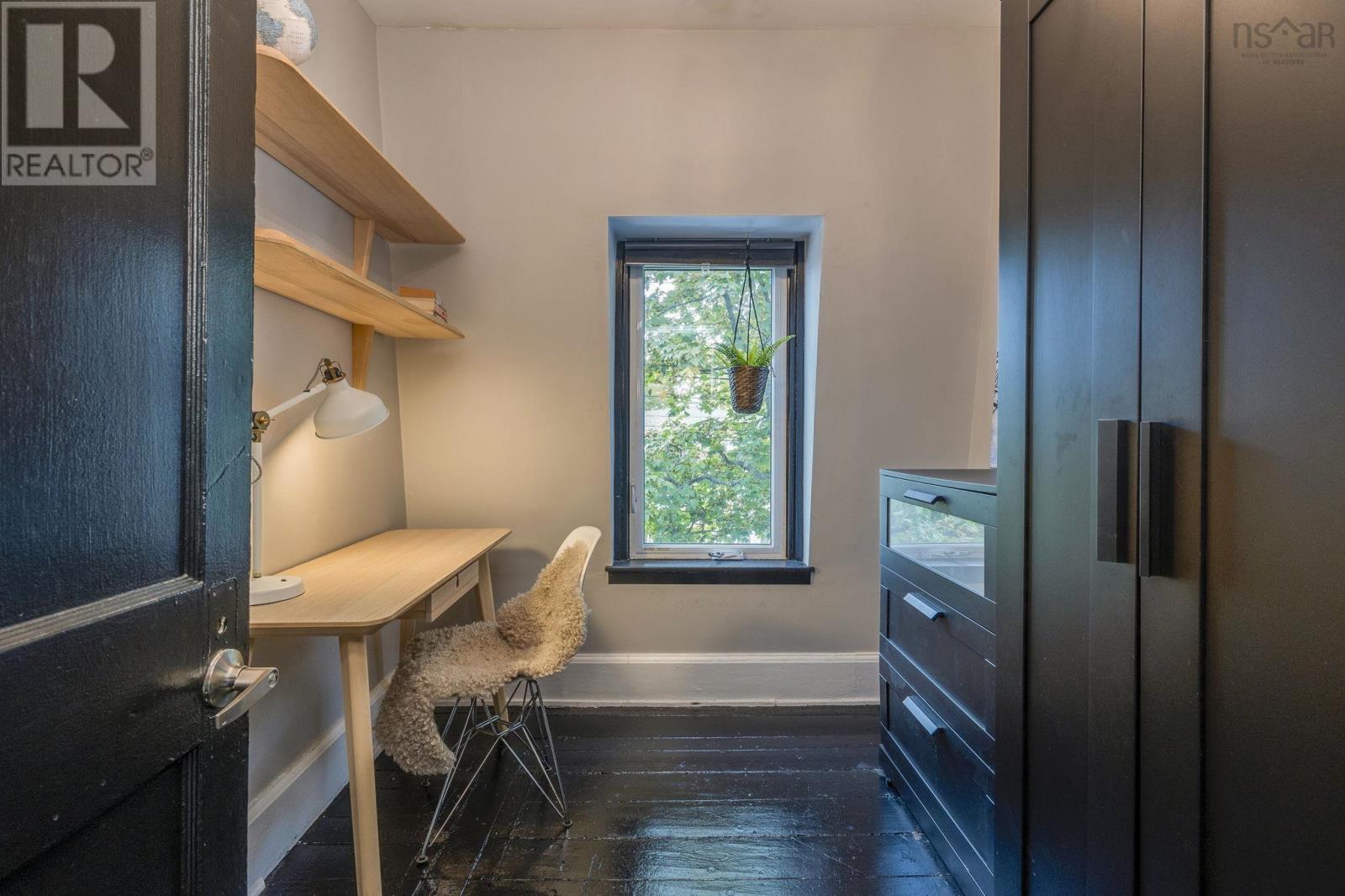 Property 23 of 47 of 2508 Oxford Street