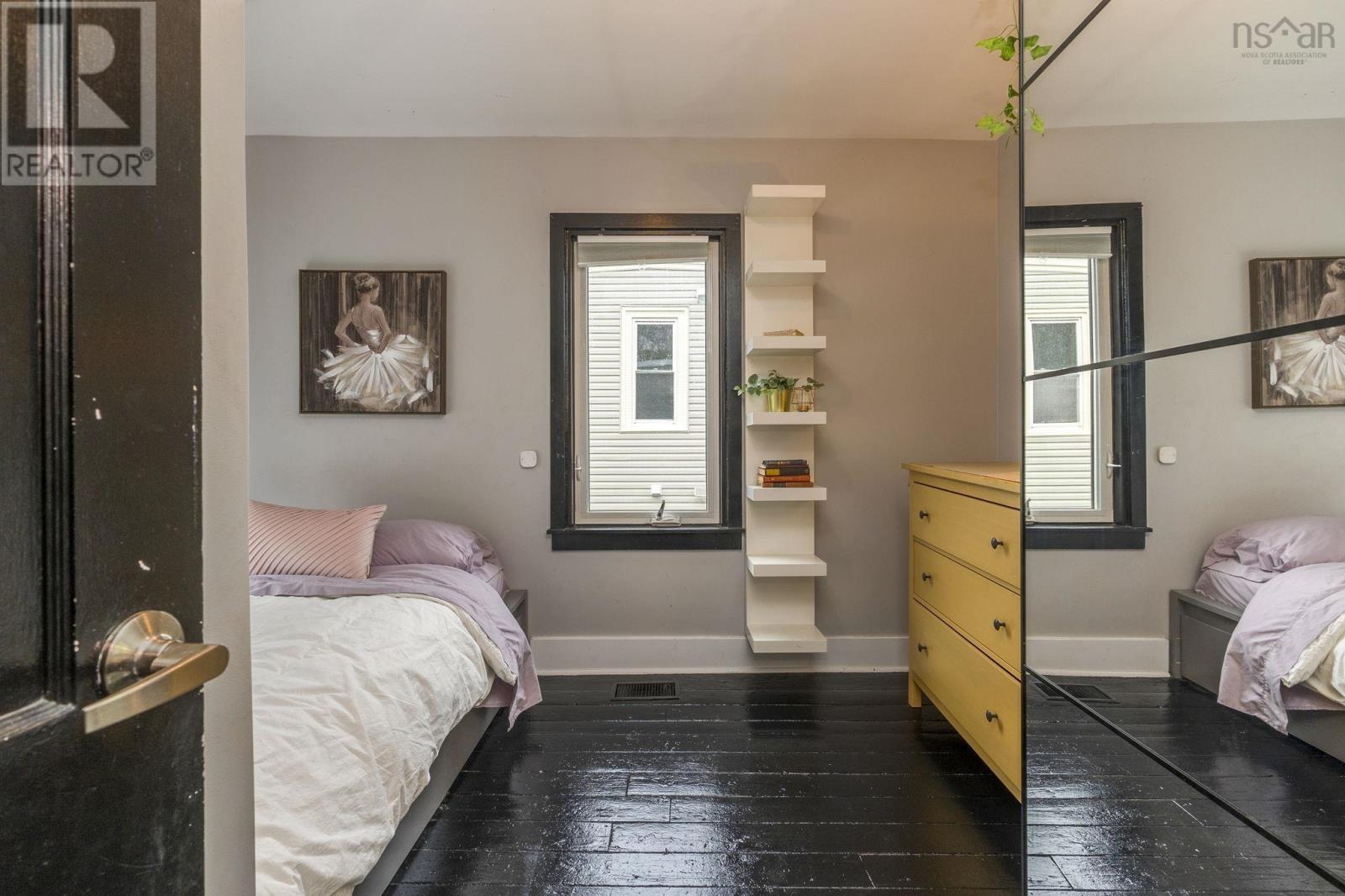 Property 25 of 47 of 2508 Oxford Street