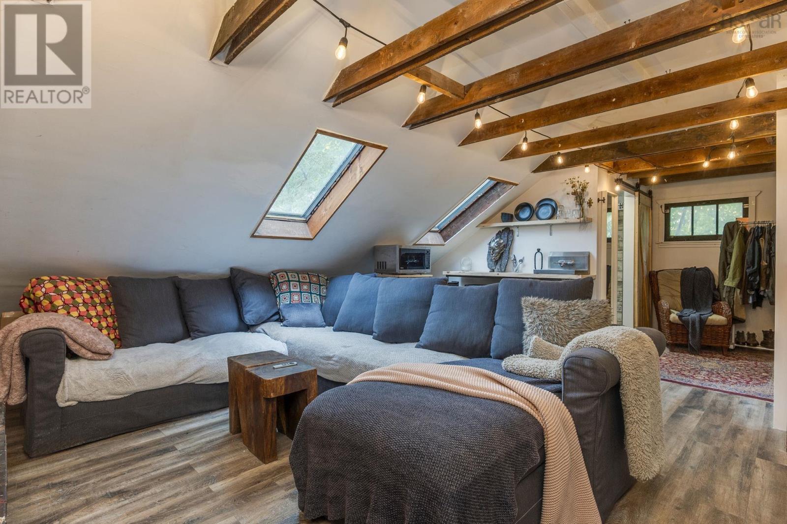 Property 42 of 47 of 2508 Oxford Street