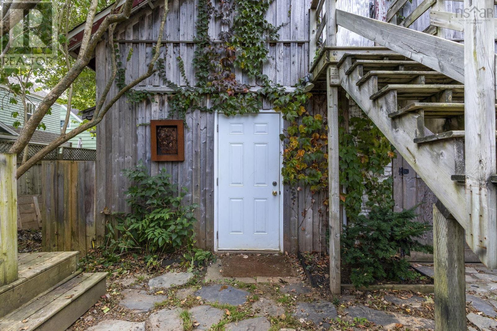 Property 36 of 47 of 2508 Oxford Street