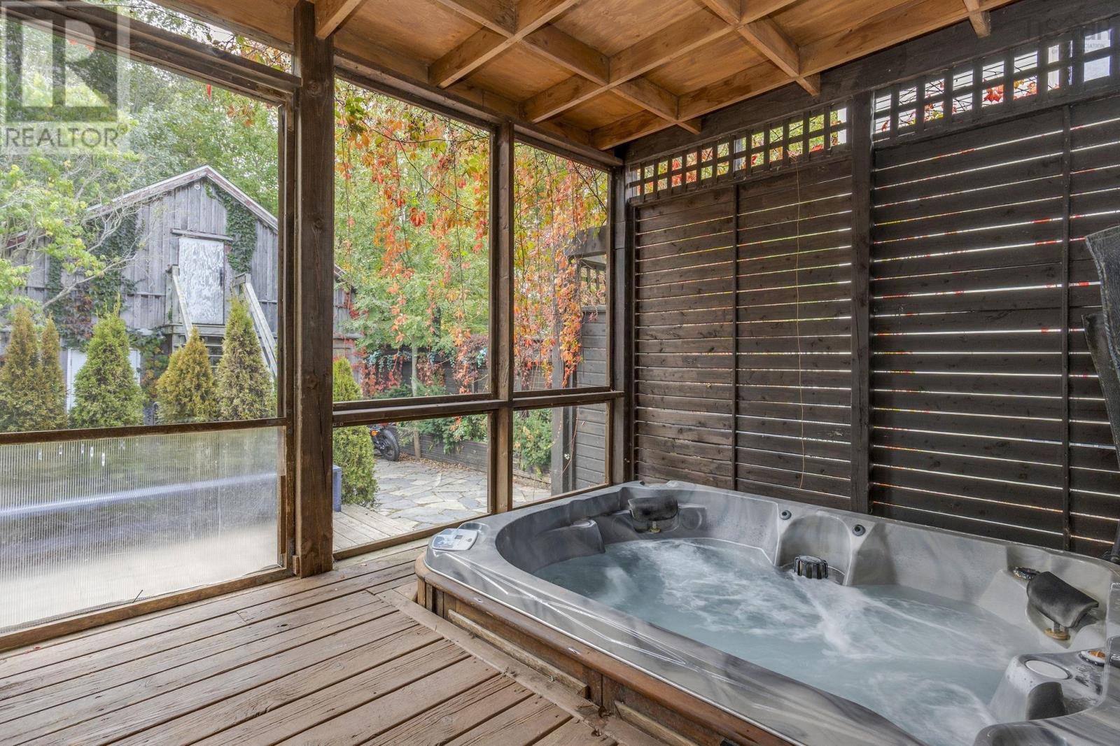 Property 28 of 47 of 2508 Oxford Street