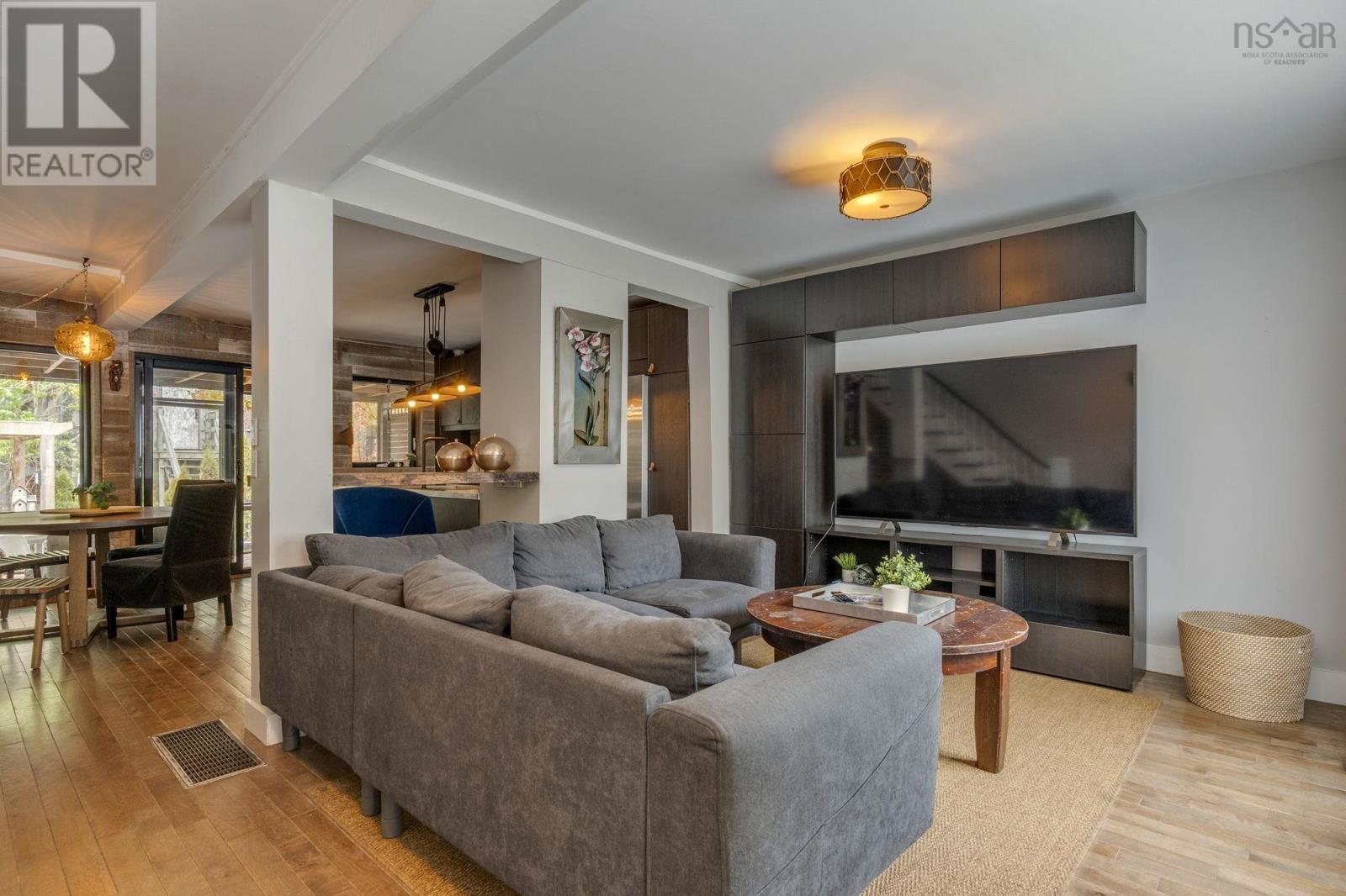 Property 6 of 47 of 2508 Oxford Street