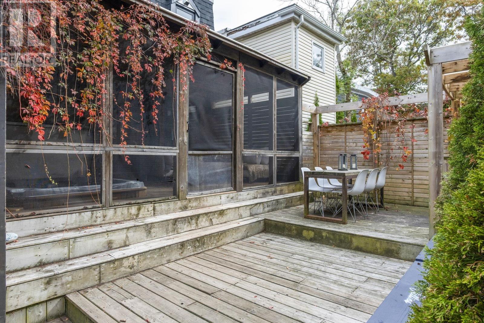 Property 32 of 47 of 2508 Oxford Street