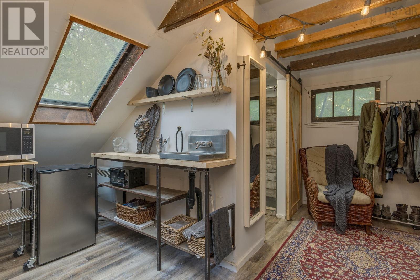 Property 44 of 47 of 2508 Oxford Street