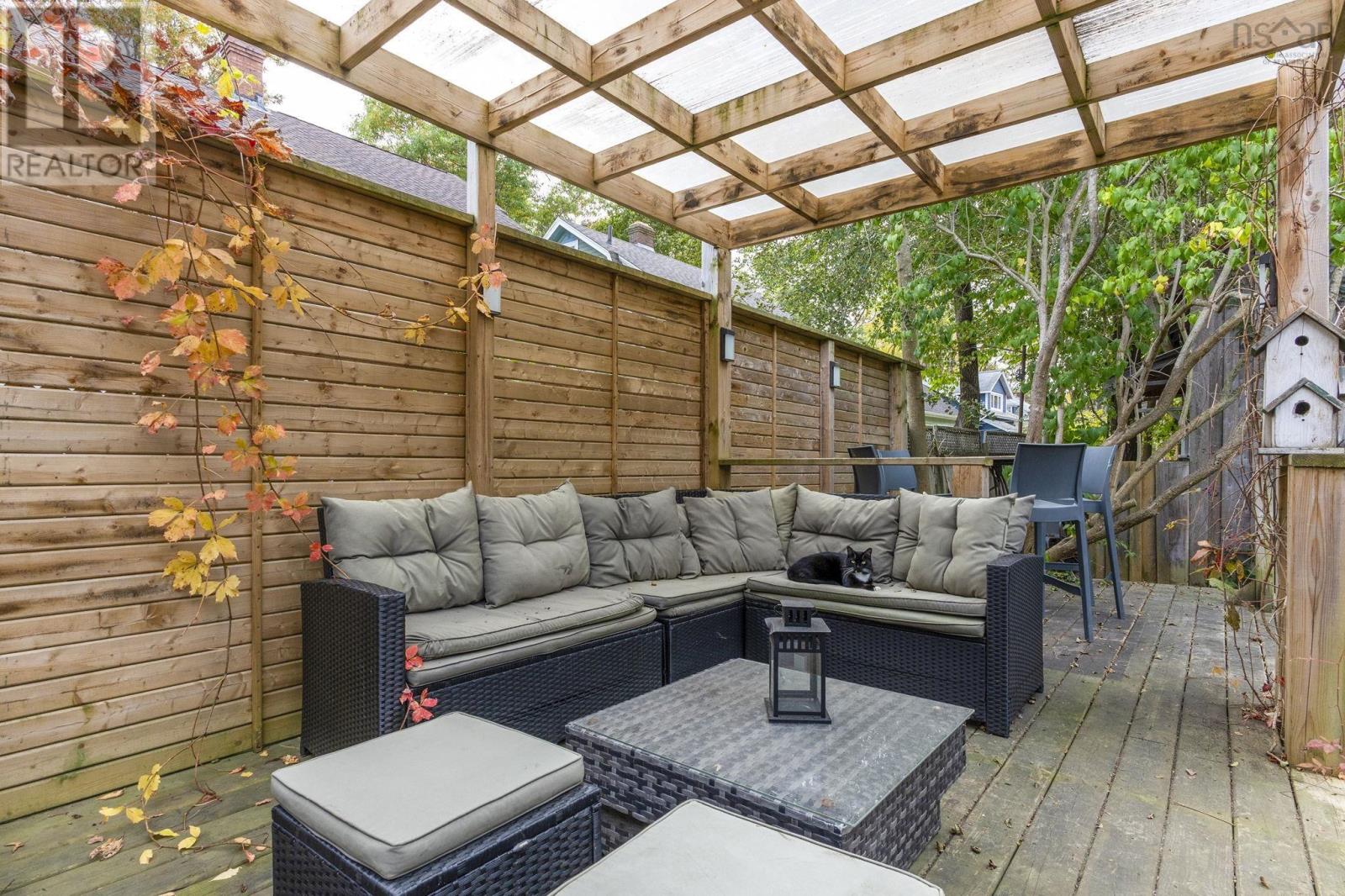 Property 34 of 47 of 2508 Oxford Street