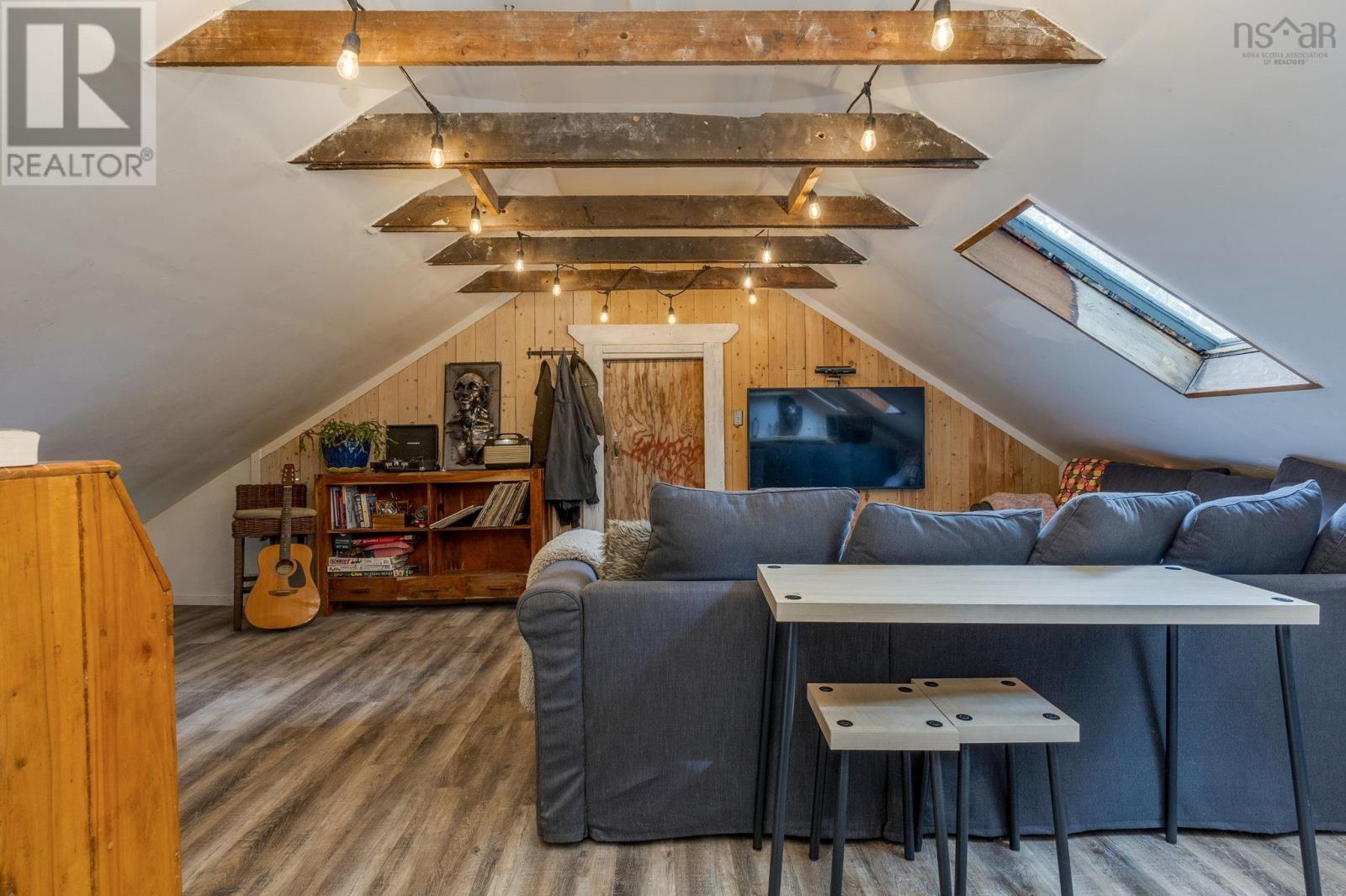 Property 43 of 47 of 2508 Oxford Street