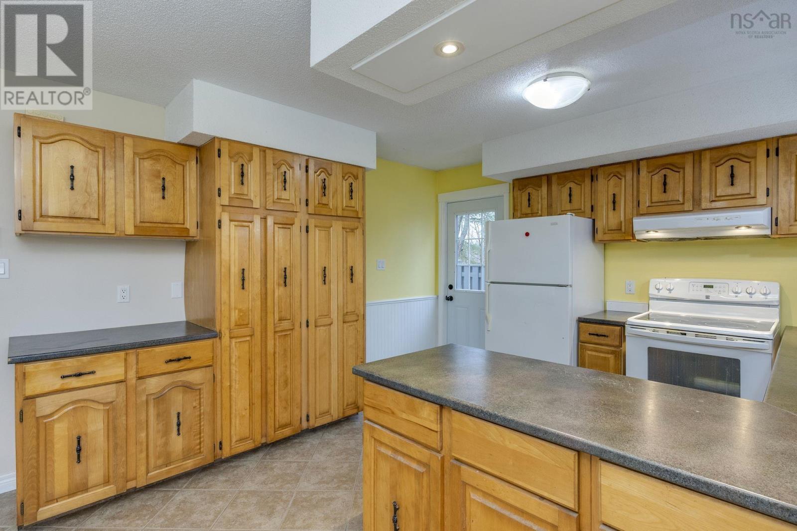 Property 11 of 48 of 990 Mary Avenue