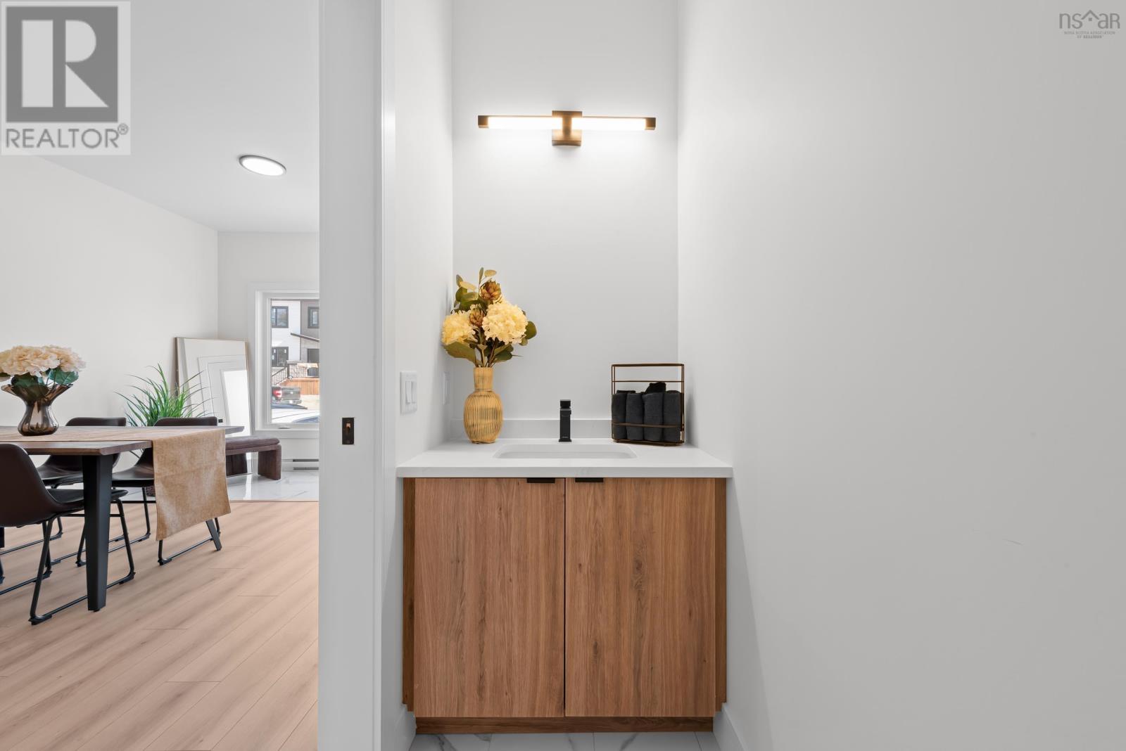 Property 11 of 35 of 154 Colonial Crescent