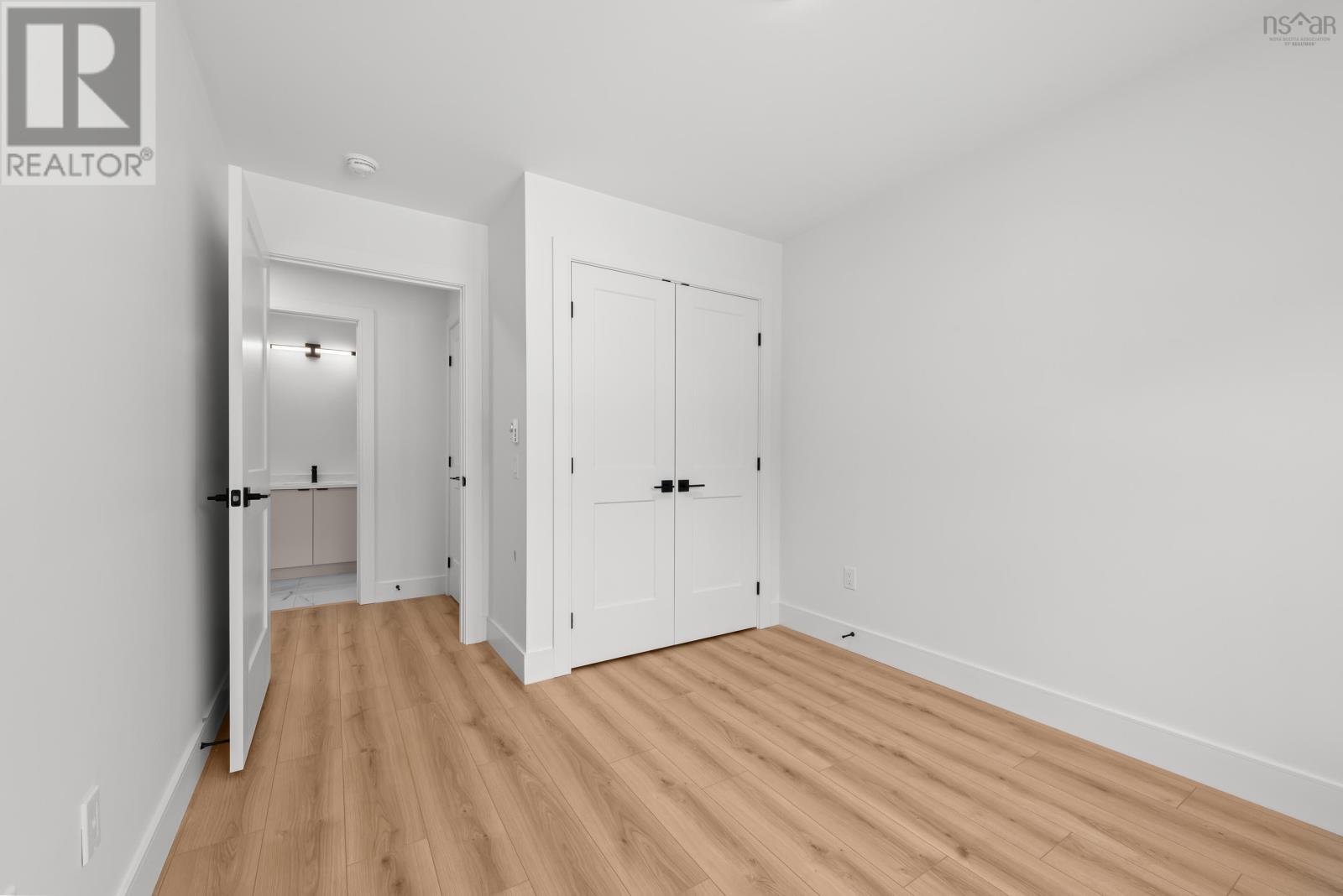 Property 21 of 35 of 154 Colonial Crescent