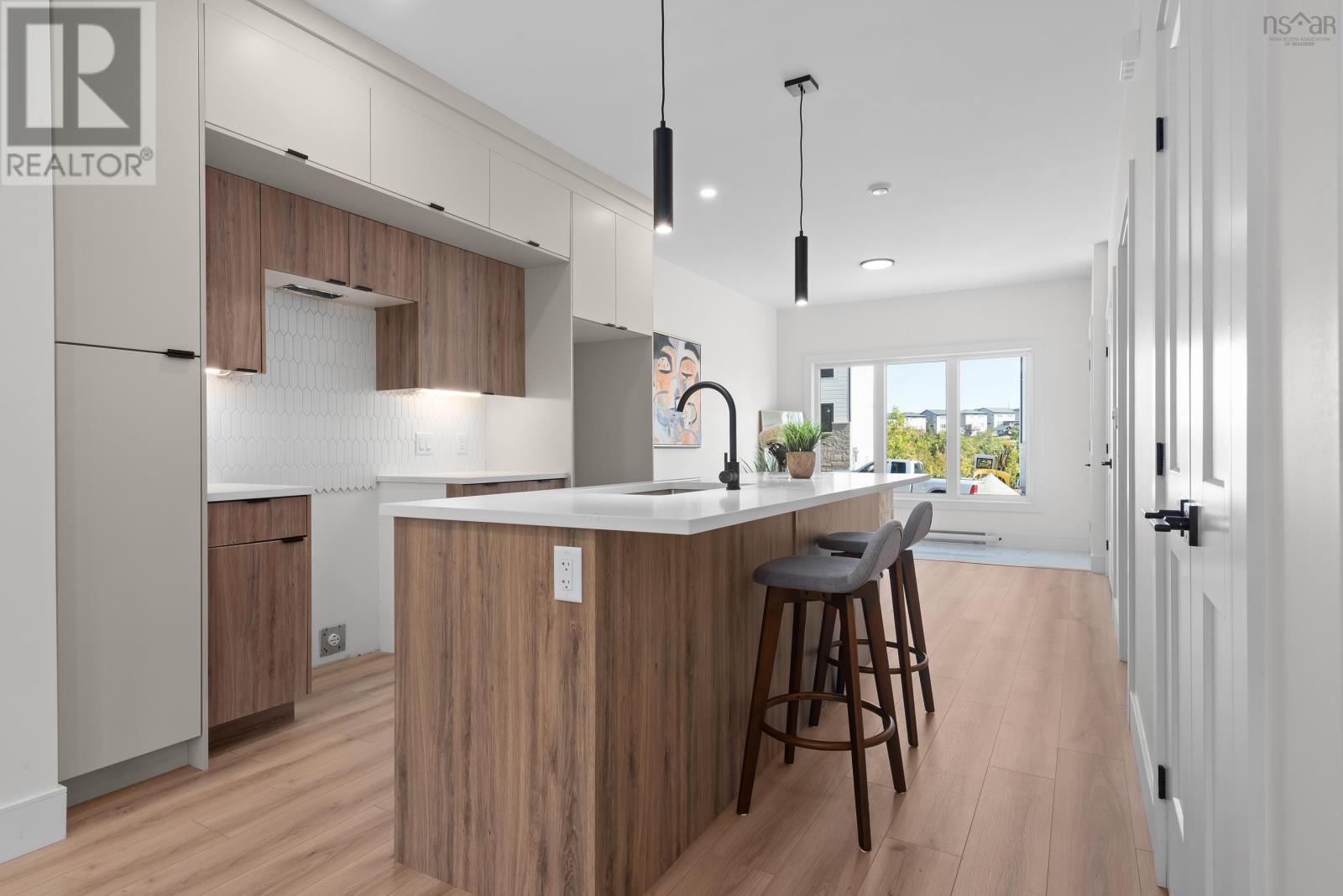 Property 7 of 35 of 154 Colonial Crescent