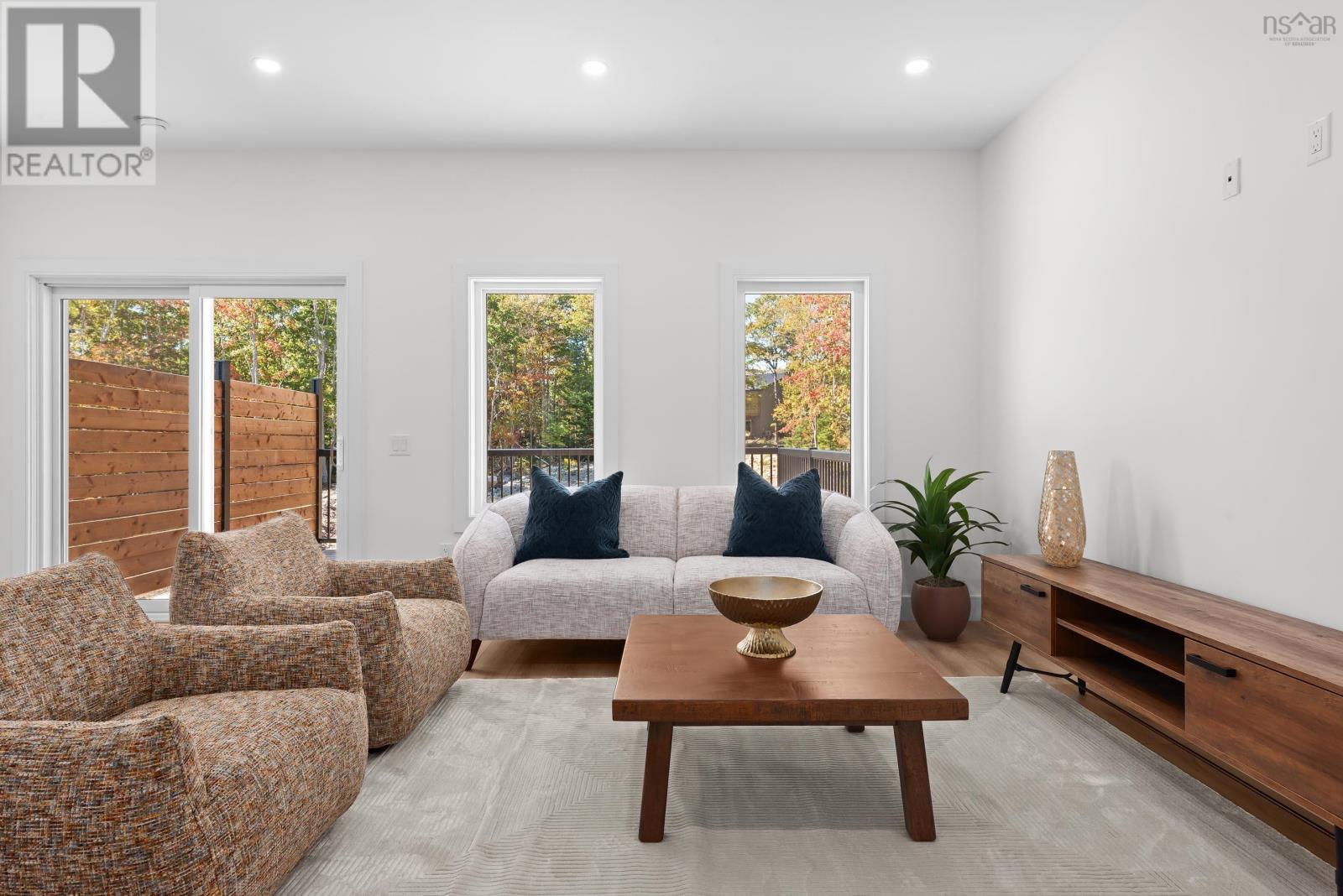 Property 8 of 35 of 154 Colonial Crescent