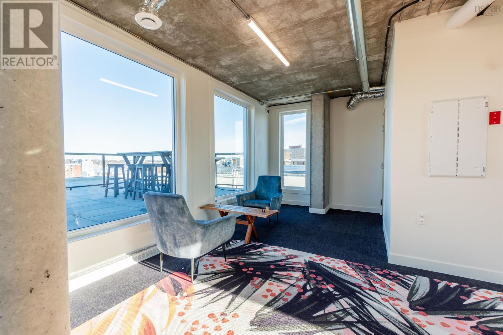 Property 19 of 22 of 404 5684 West Street