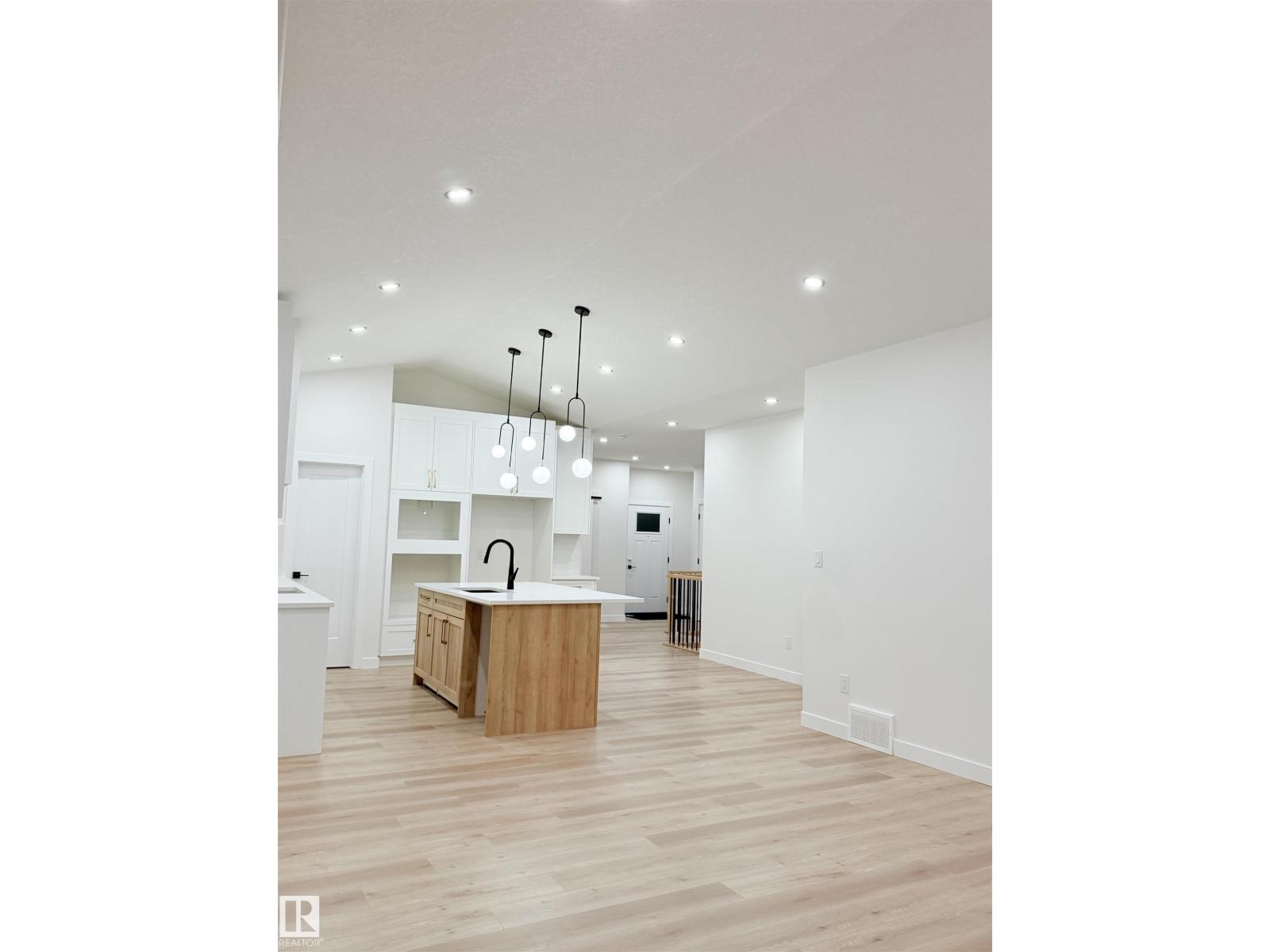 3320 Chickadee Drive NW, Edmonton