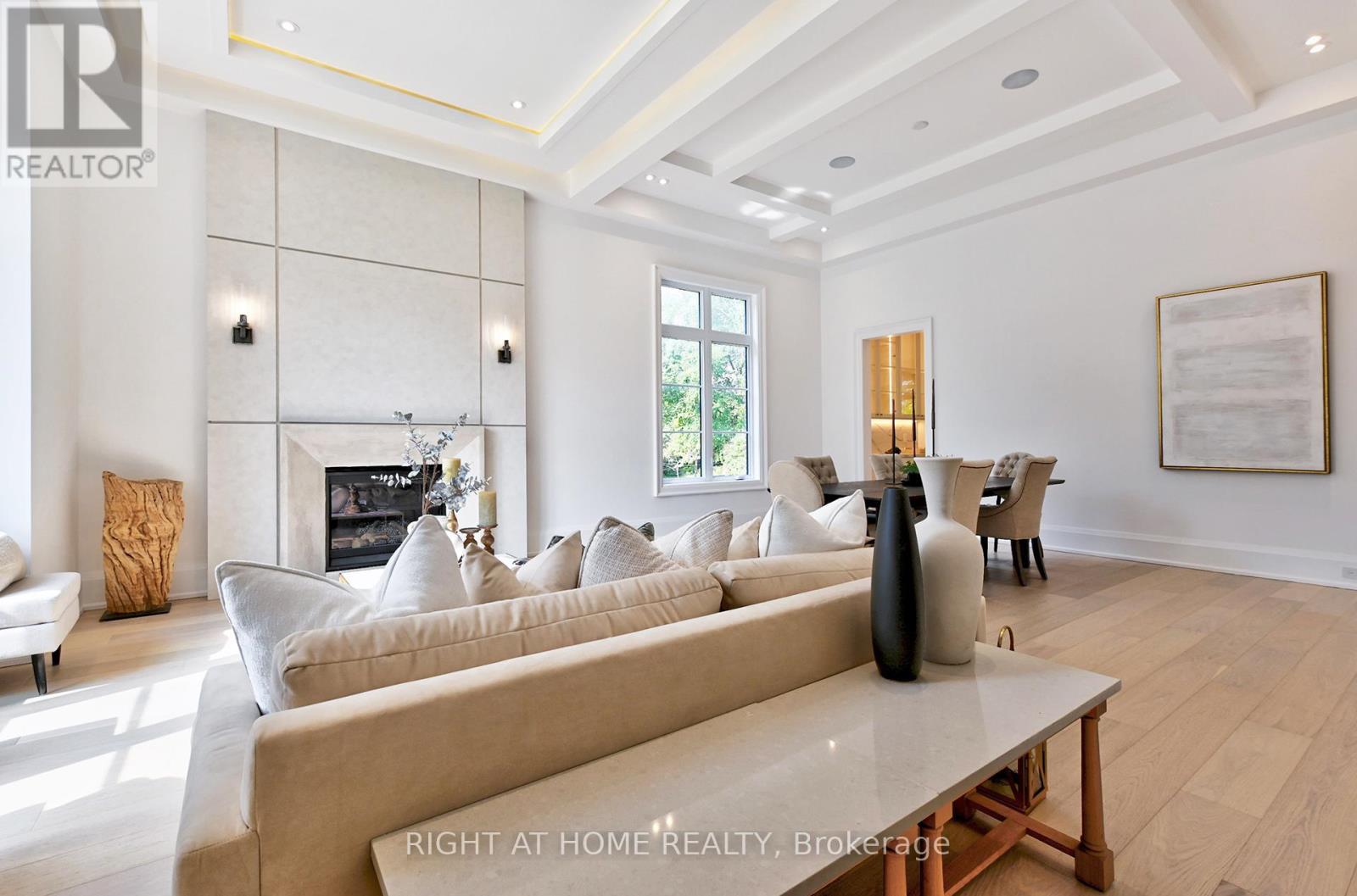 27 HURLINGHAM CRESCENT - Photo 3 of 49, Toronto (Banbury-Don Mills), Ontario