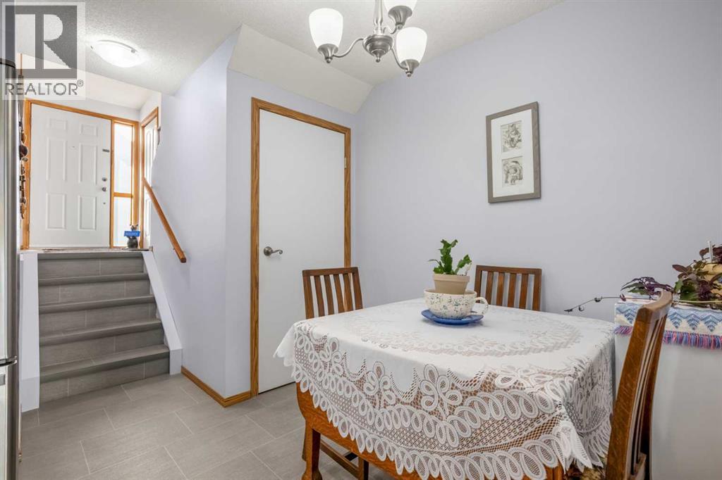 Single Family House 3 Level for Sale in  Somervale Park SW Somerset Calgary 