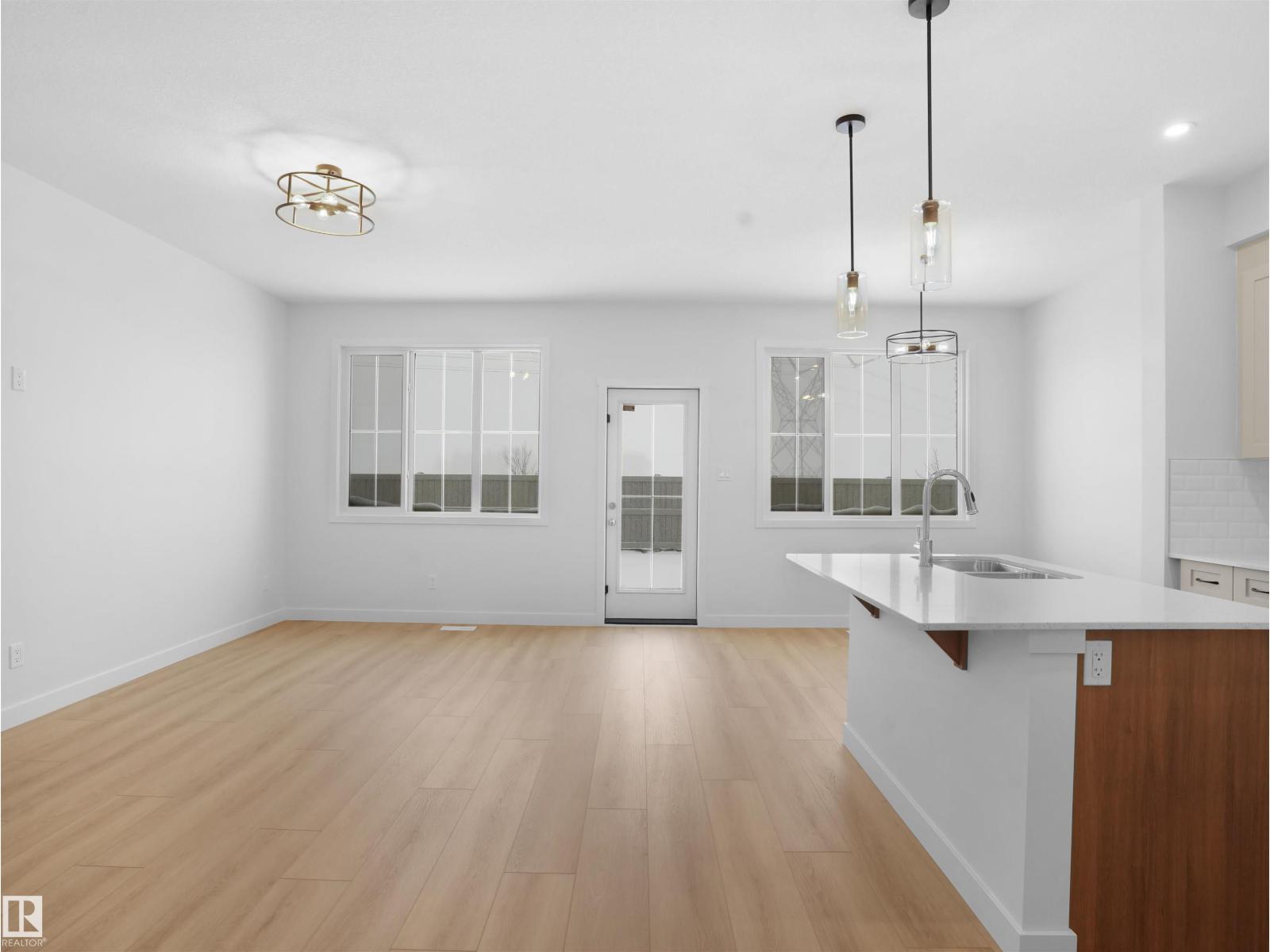 12119 34 AV SW, Edmonton