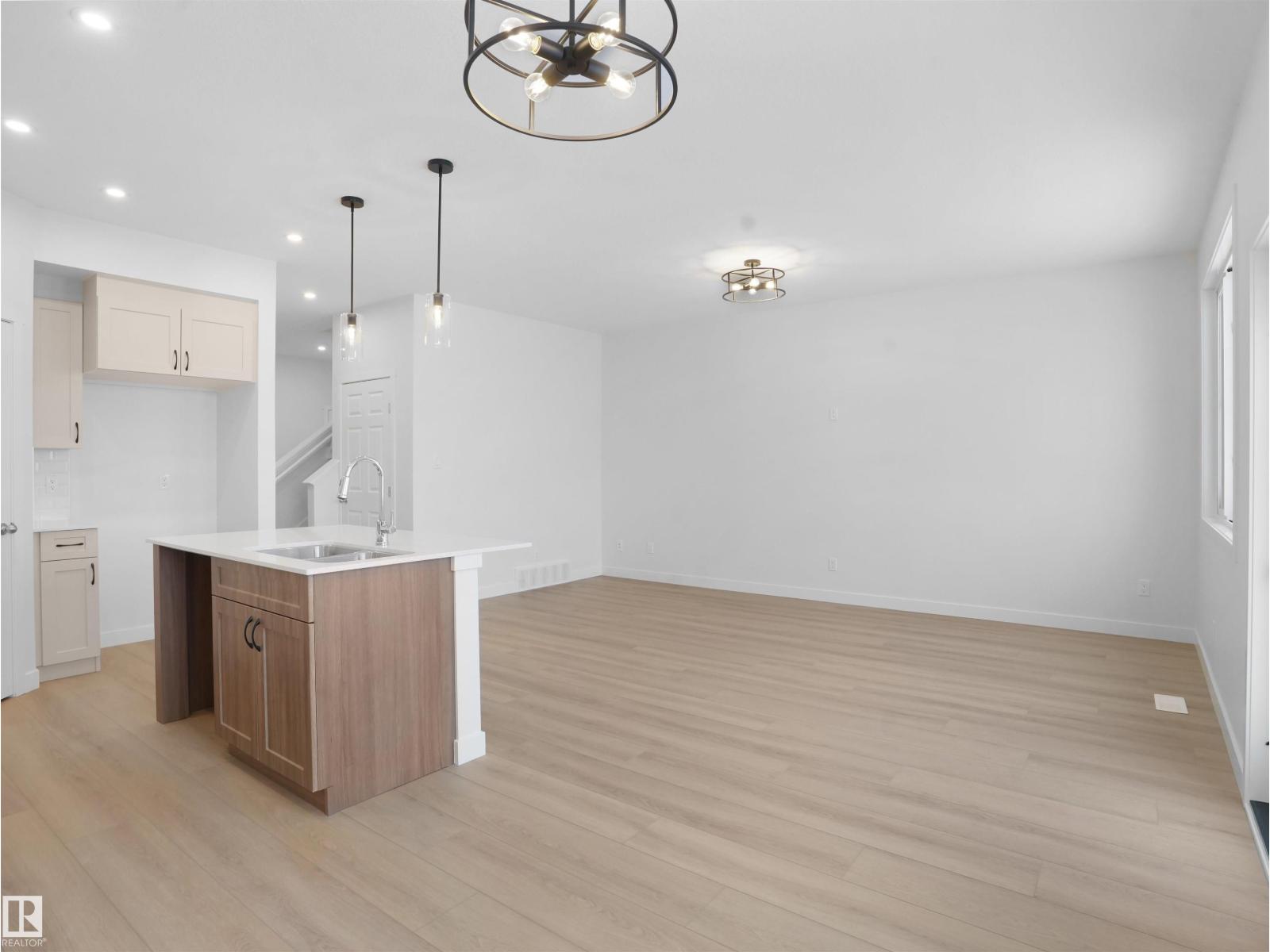 12119 34 AV SW, Edmonton