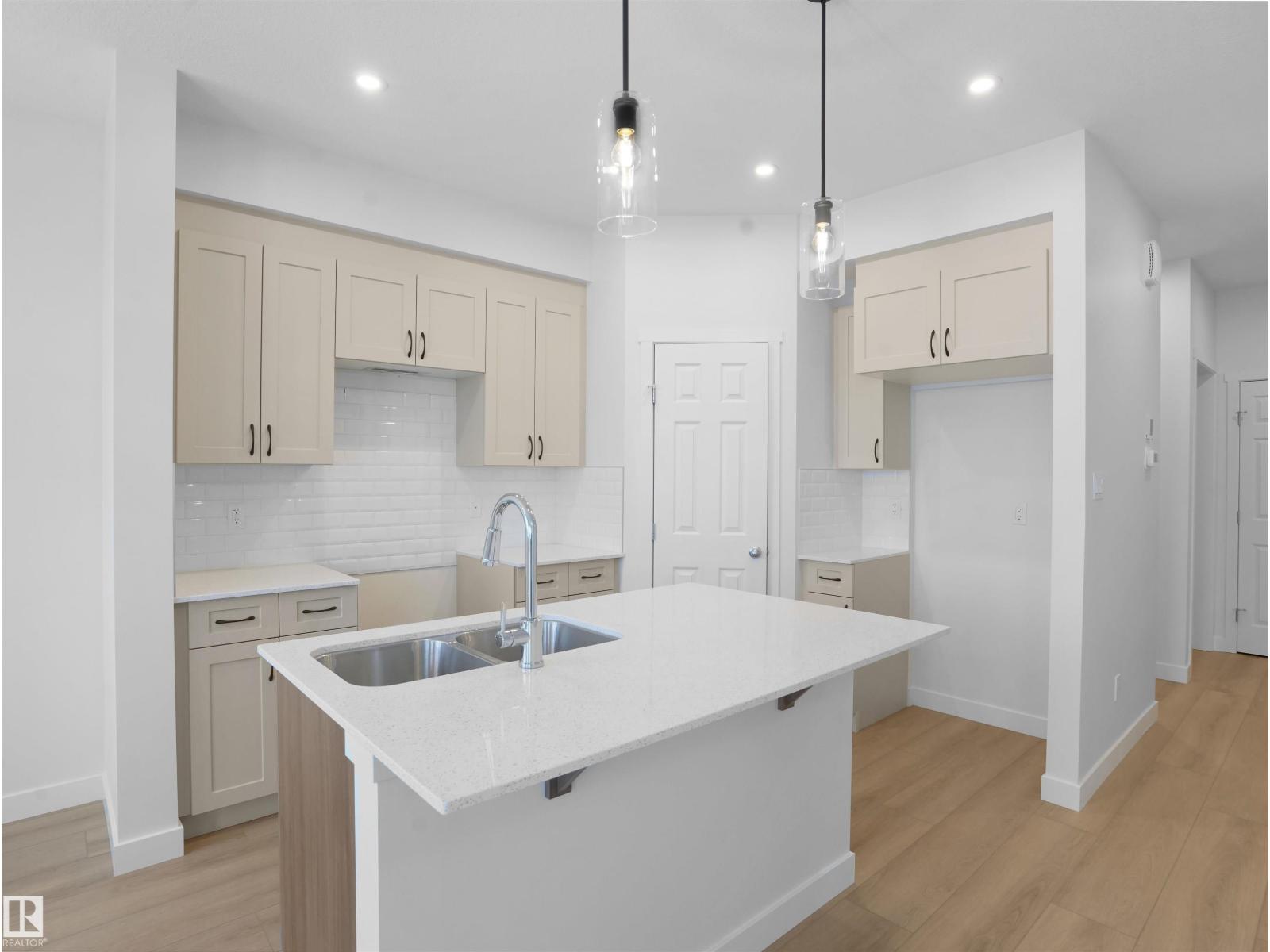 12119 34 AV SW, Edmonton