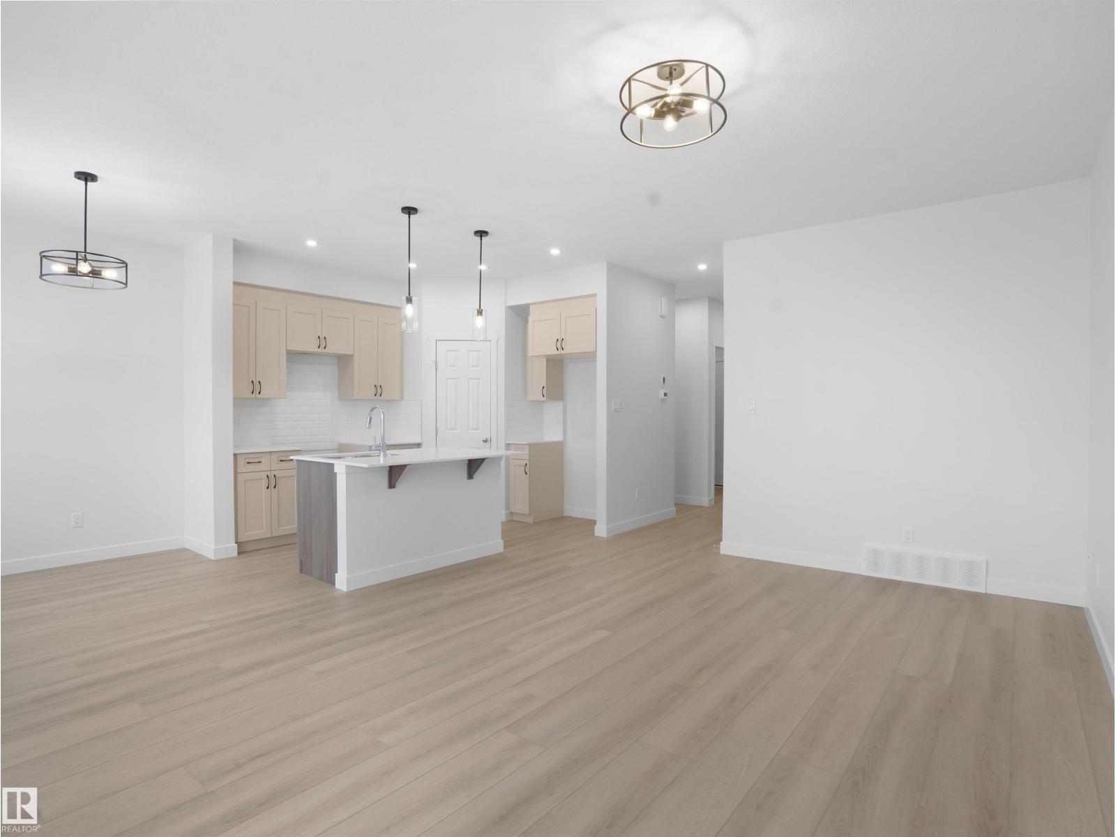 12119 34 AV SW, Edmonton