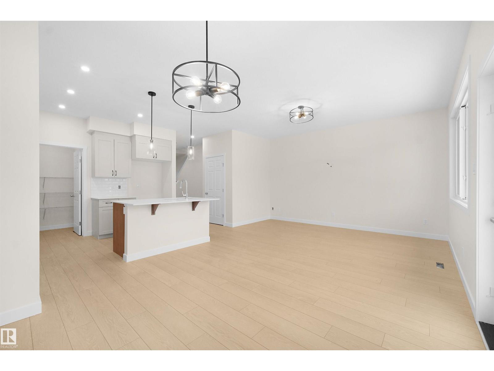 2540 211 ST NW, Edmonton