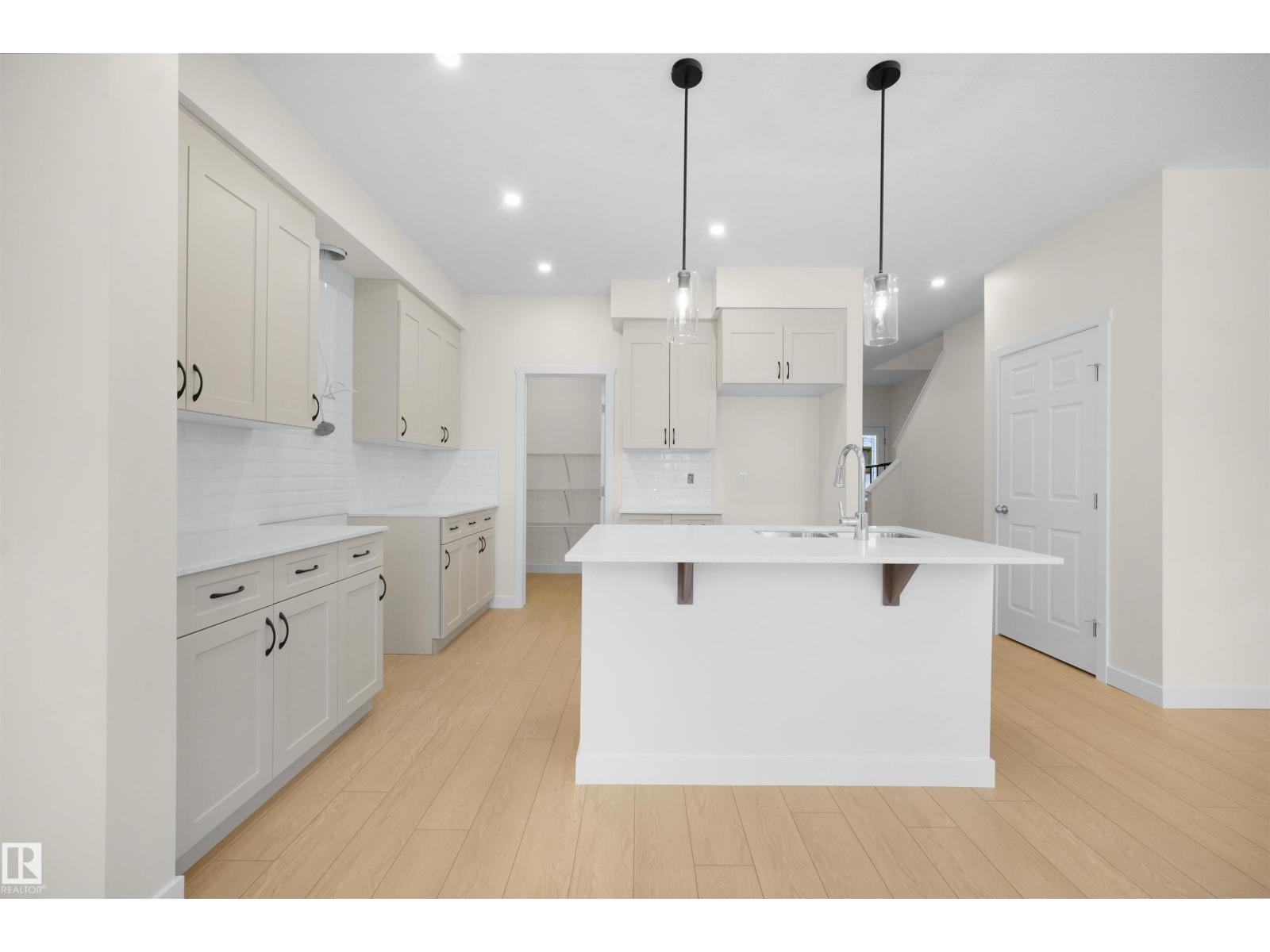 2540 211 ST NW, Edmonton