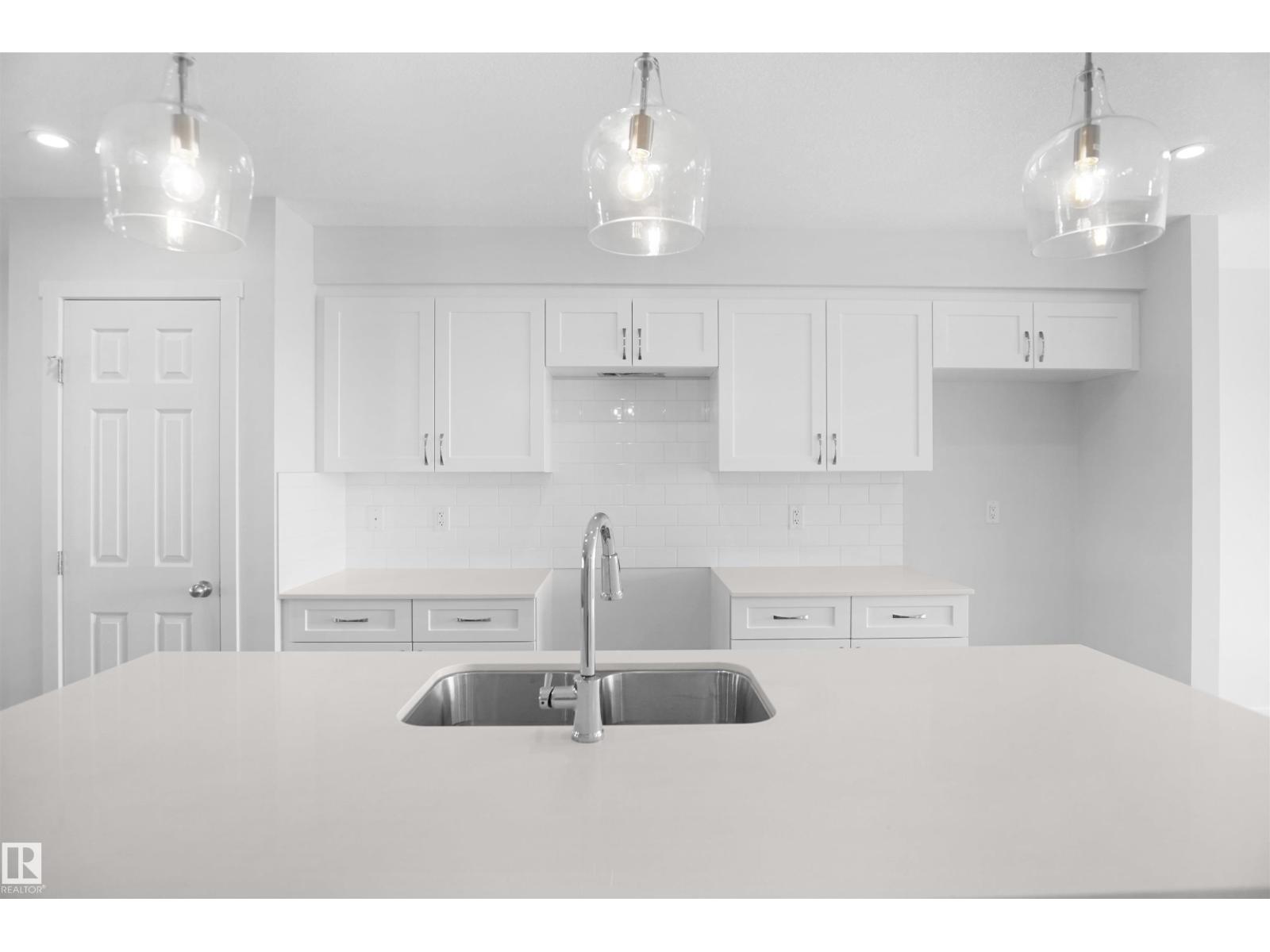 21023 25 AV NW, Edmonton