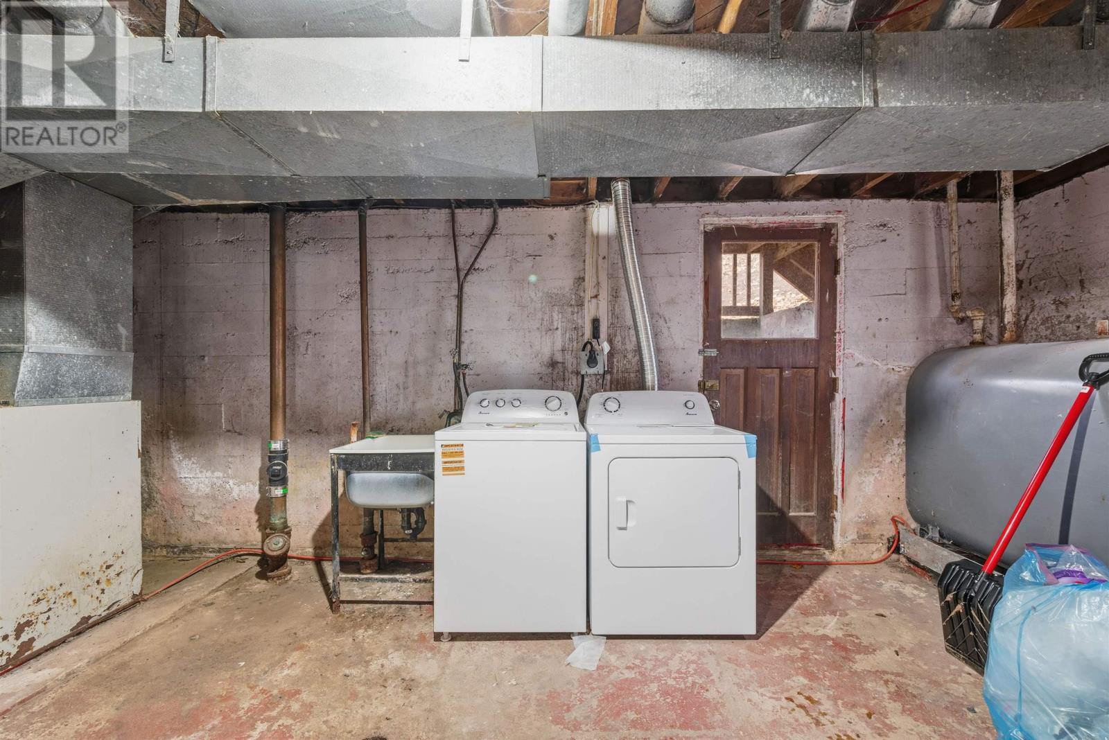 Property 23 of 49 of 112 School Street