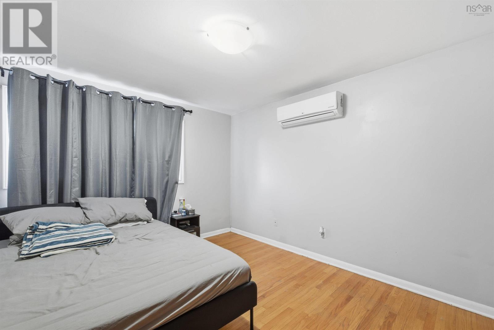 Property 38 of 49 of 112 School Street