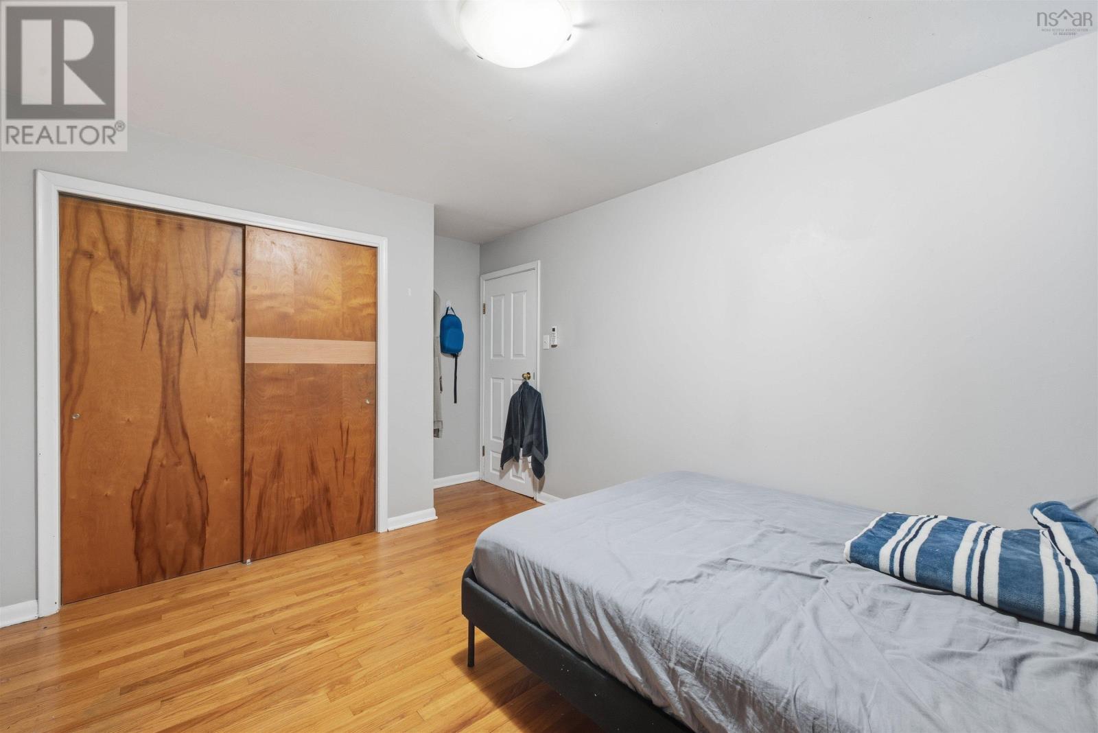 Property 39 of 49 of 112 School Street