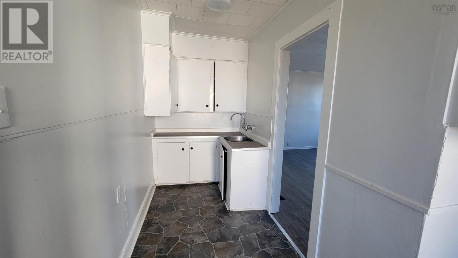 Property 19 of 25 of 29-31 Main Street, 3 Kempt Street