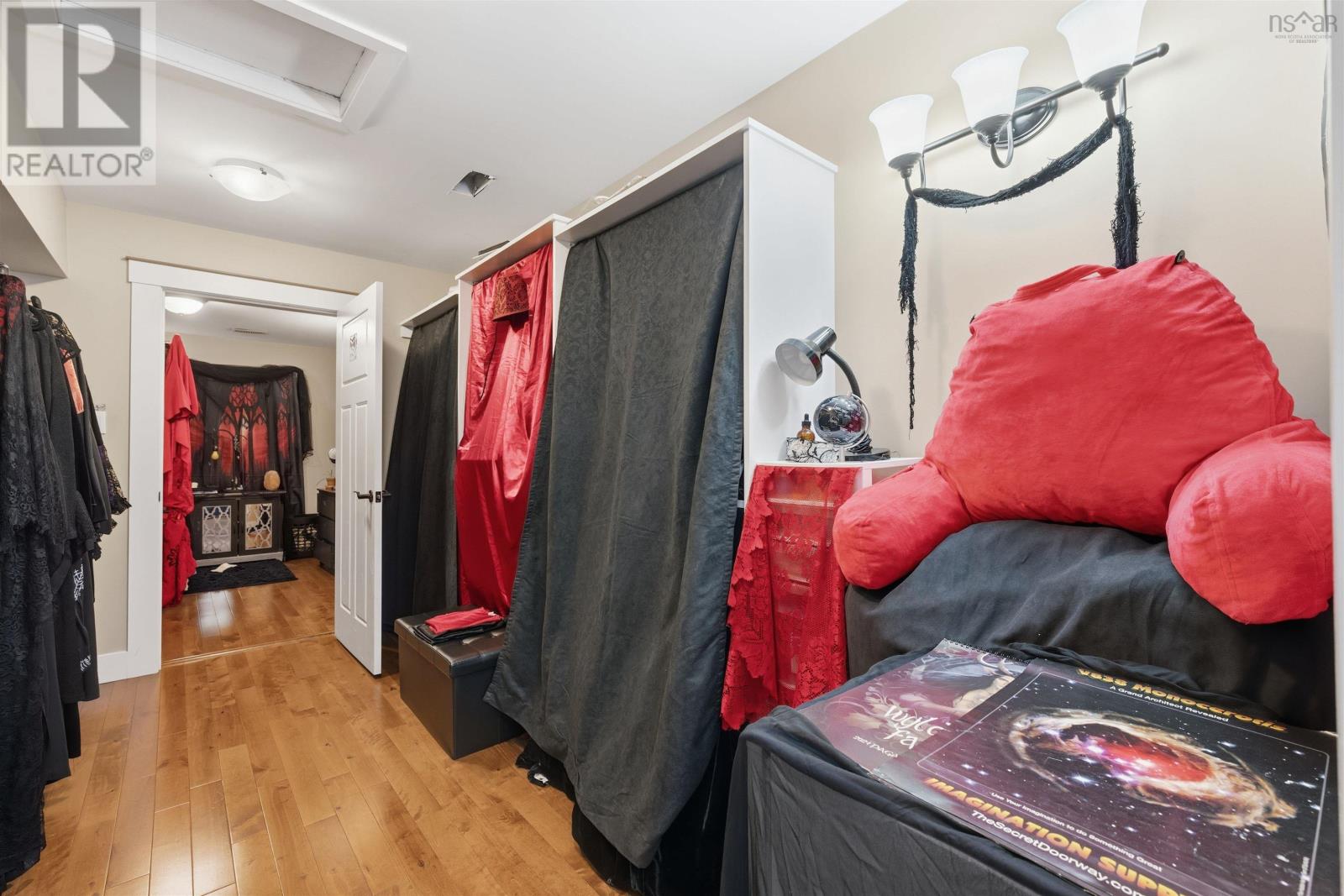 Property 31 of 49 of 6737 Huron Street