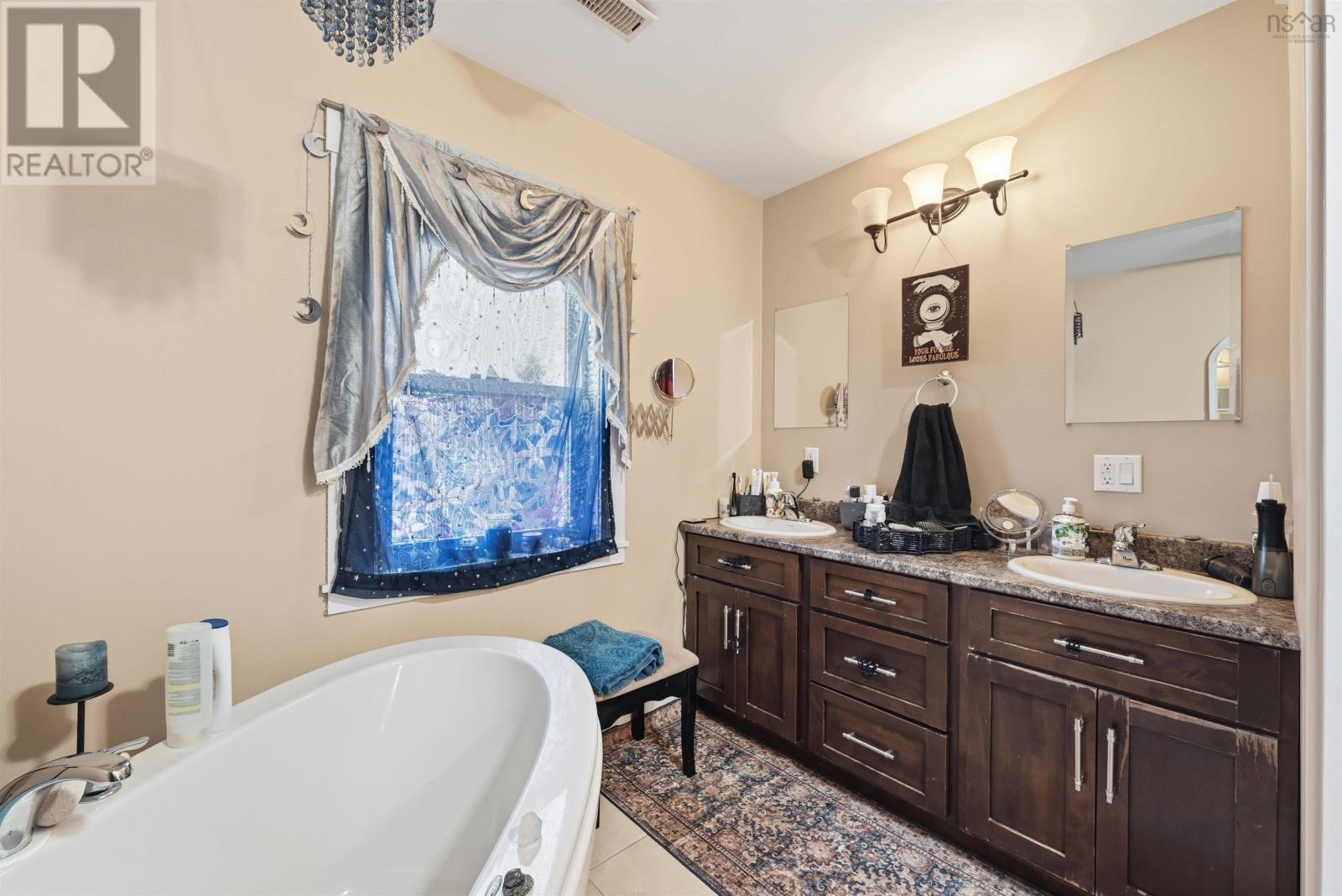 Property 33 of 49 of 6737 Huron Street