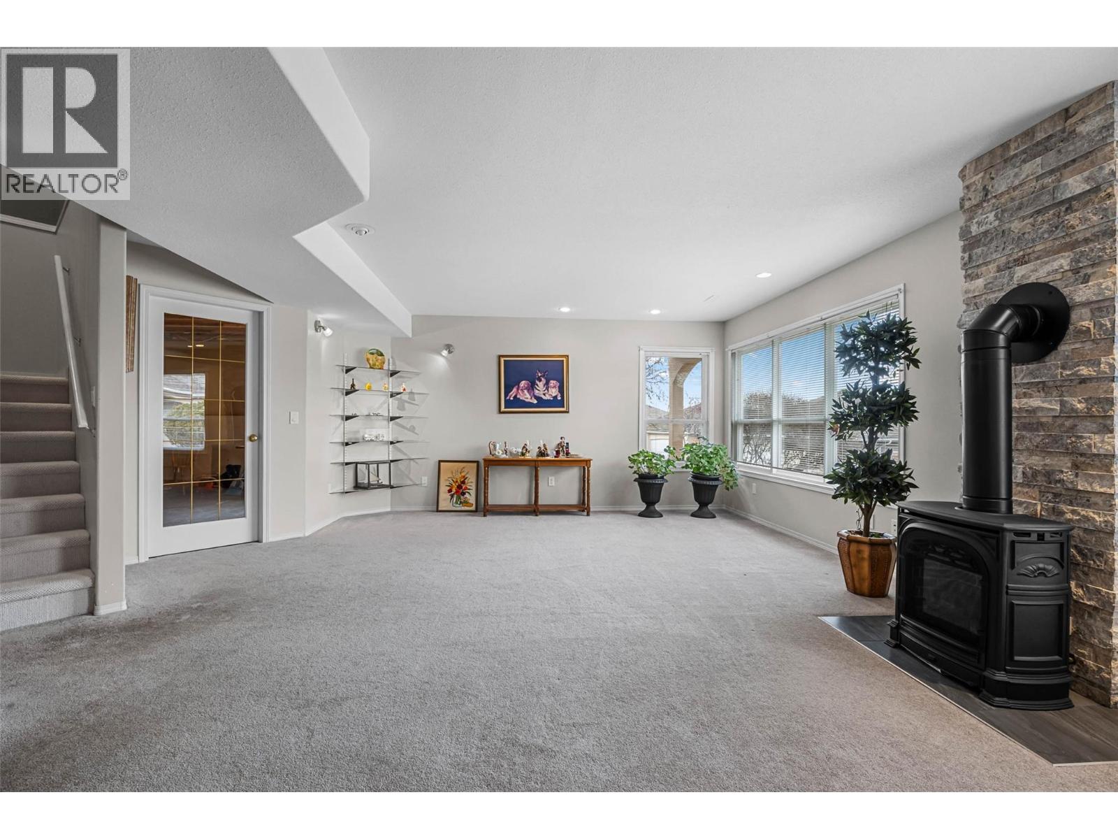 #25 2080 PACIFIC WAY - 29