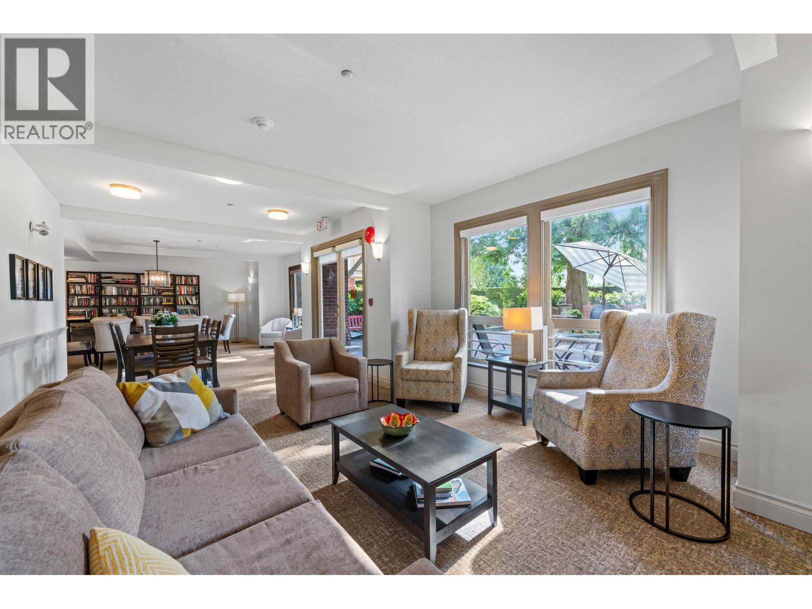 205 843 22ND STREET, West Vancouver