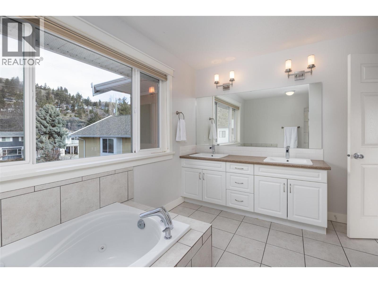  4244 Beach Avenue, Peachland