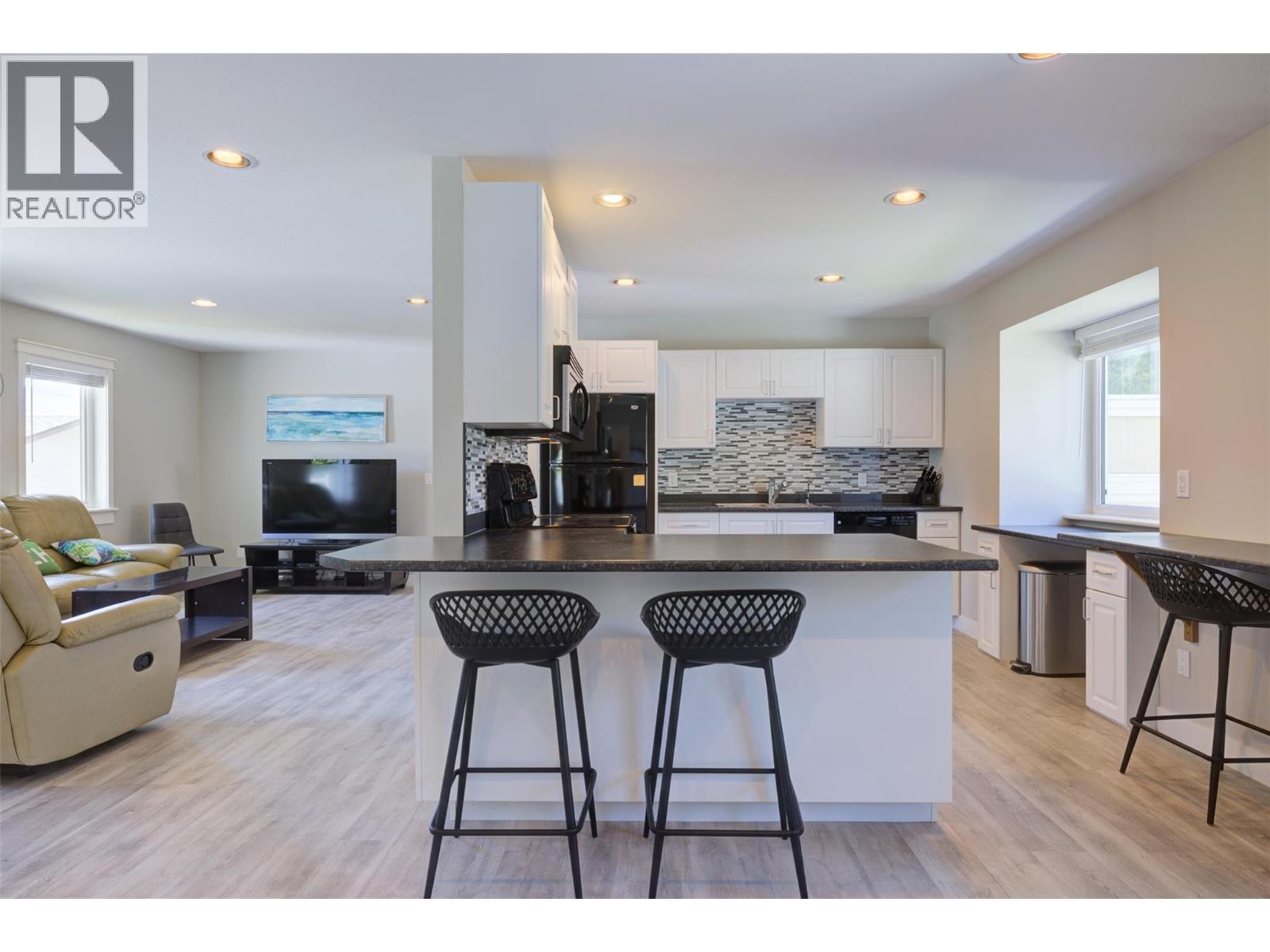  4244 Beach Avenue, Peachland