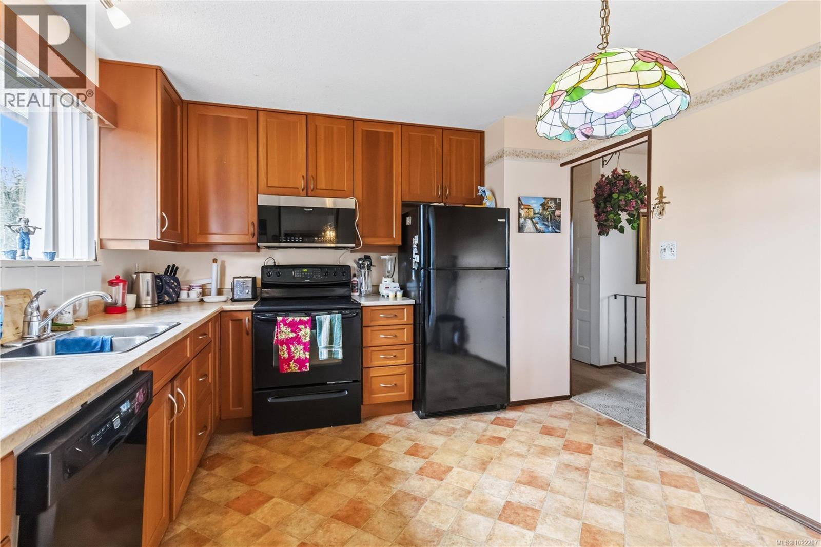 1969 Blackthorn Dr, Central Saanich