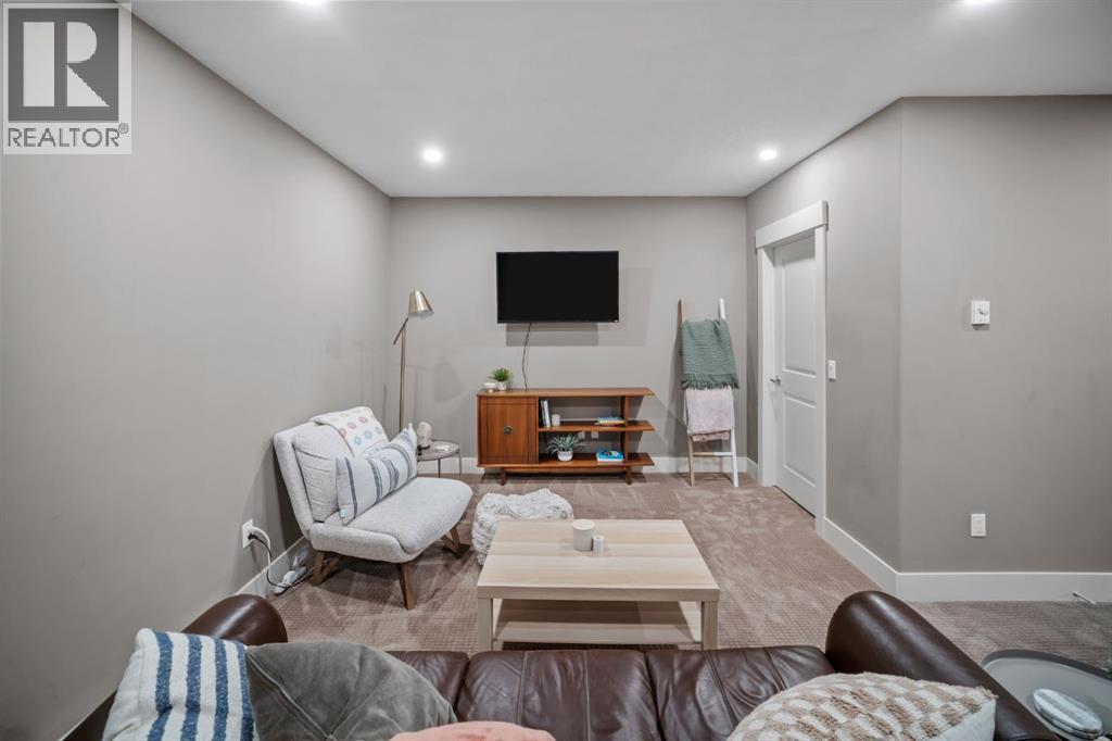 Single Family House for Sale in   Avenue NW Montgomery Calgary 