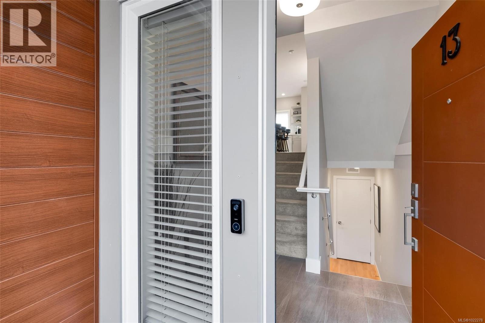 13 4355 Viewmont Ave, Saanich