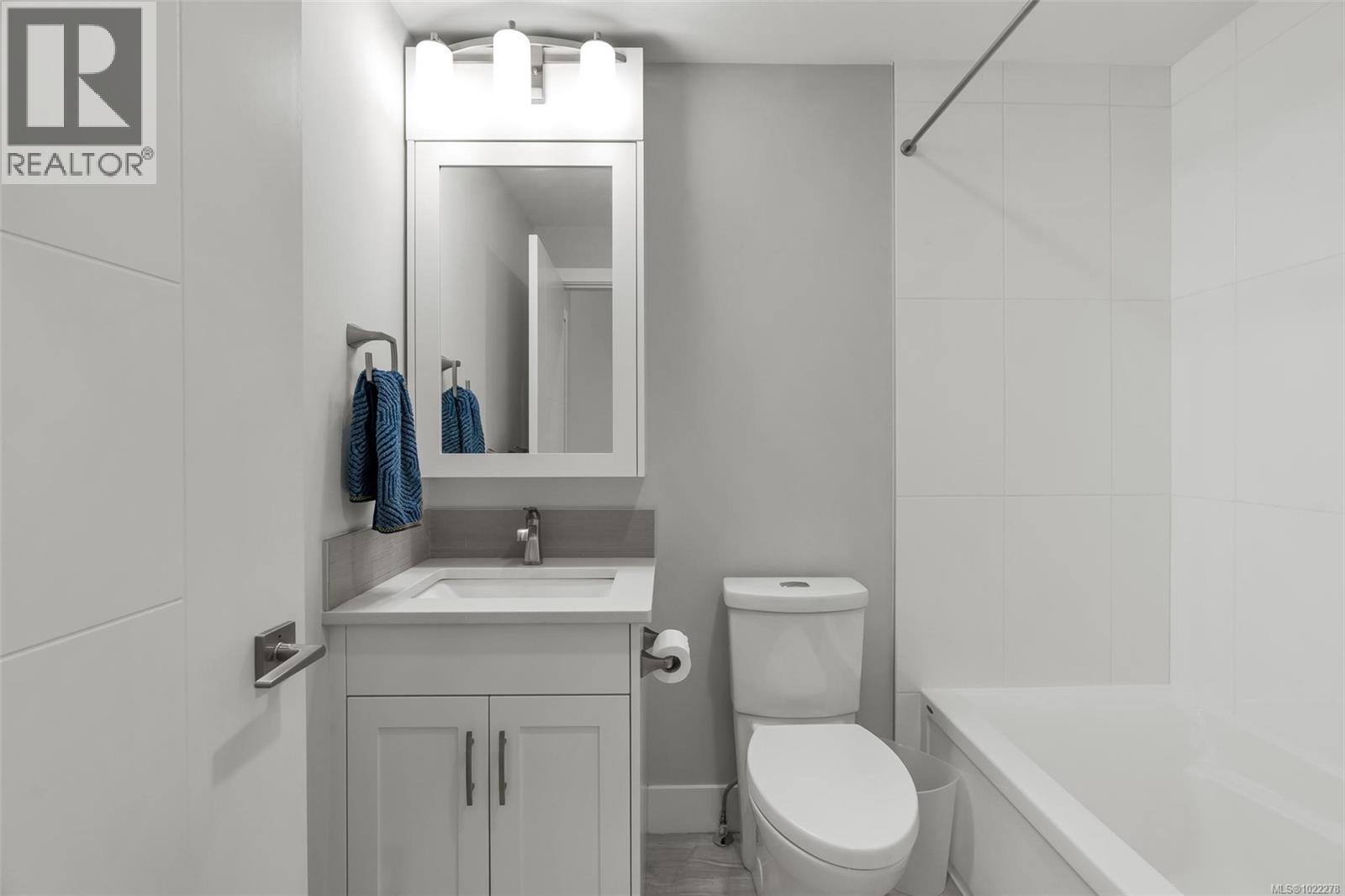 13 4355 Viewmont Ave, Saanich