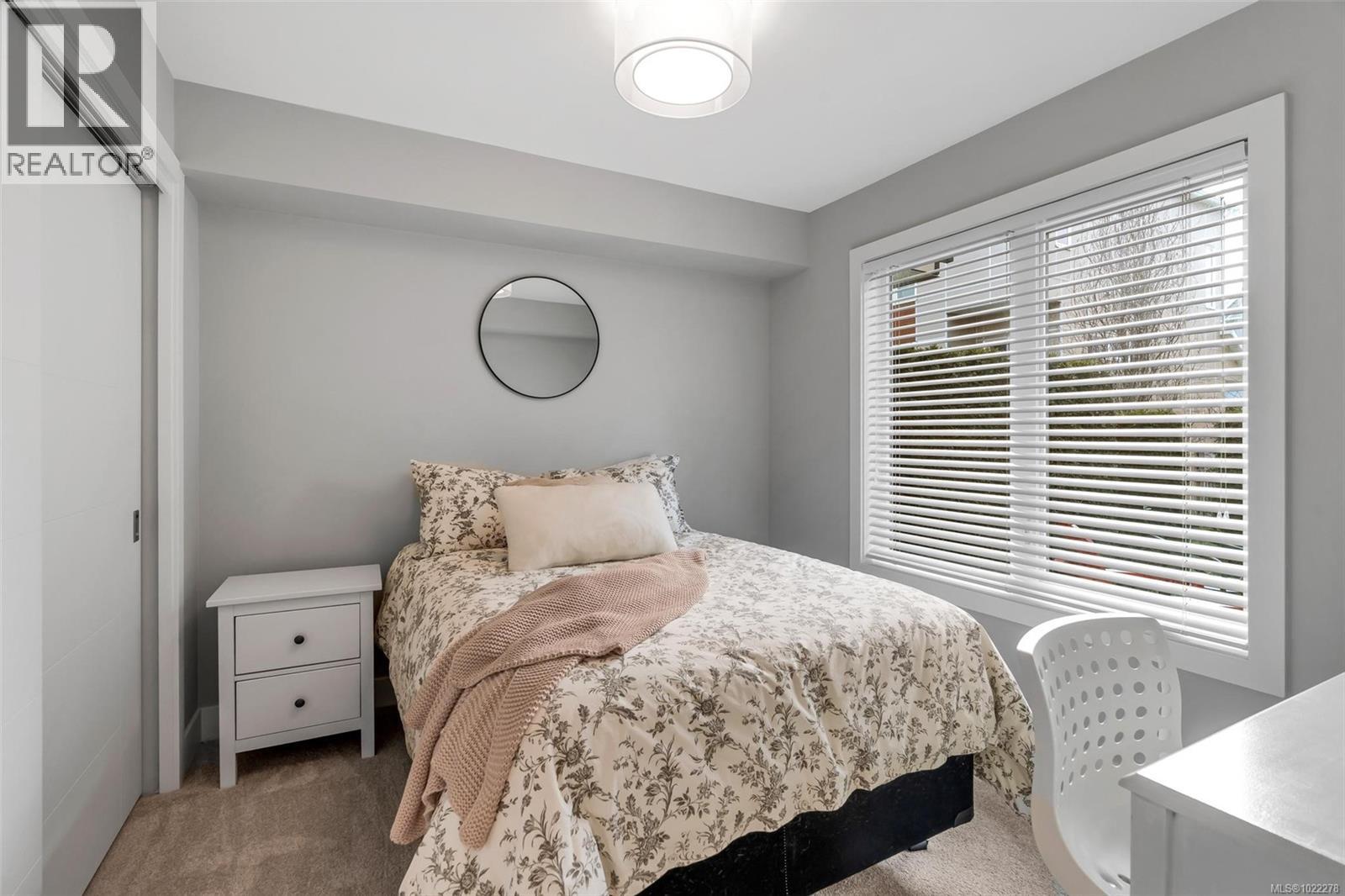 13 4355 Viewmont Ave, Saanich