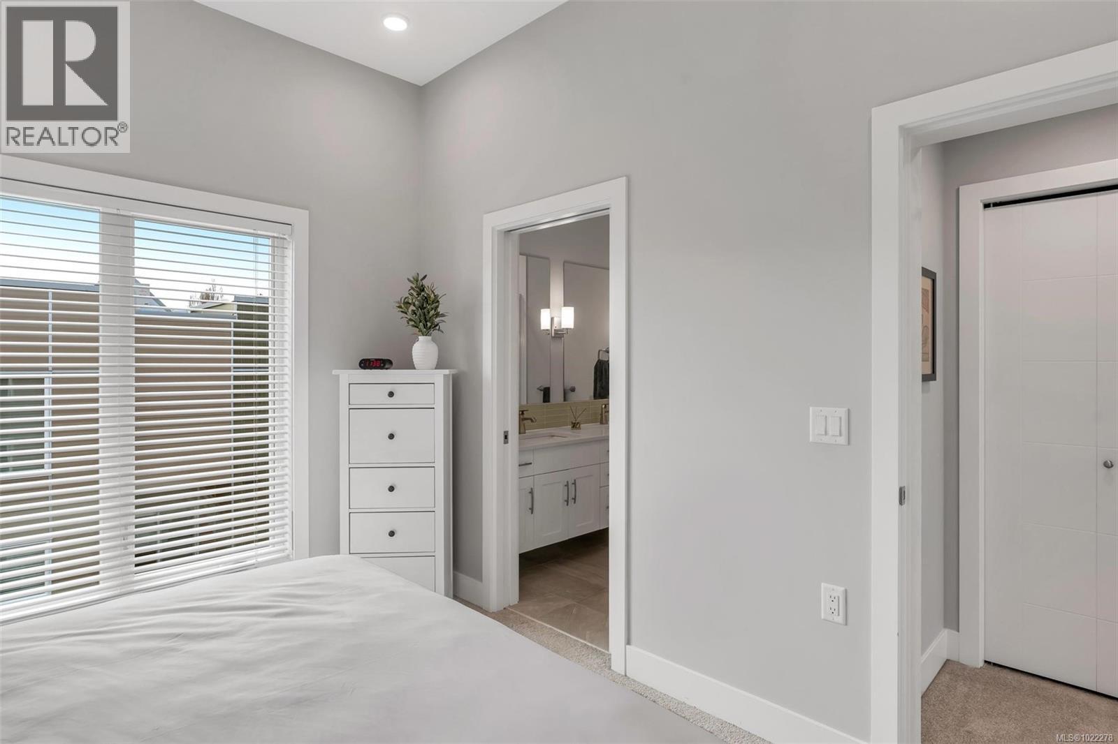 13 4355 Viewmont Ave, Saanich