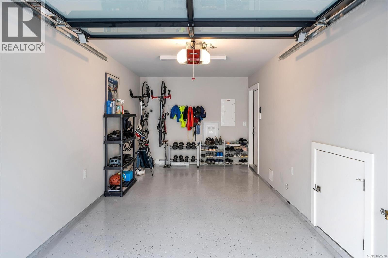 13 4355 Viewmont Ave, Saanich