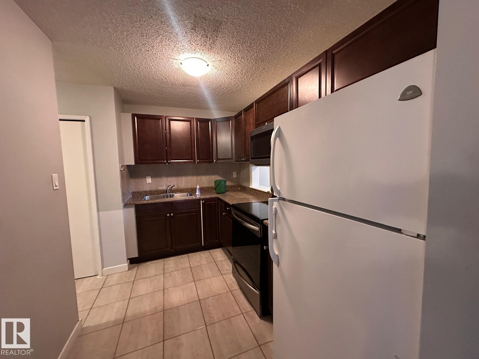 #4 3823 76 ST NW, Edmonton