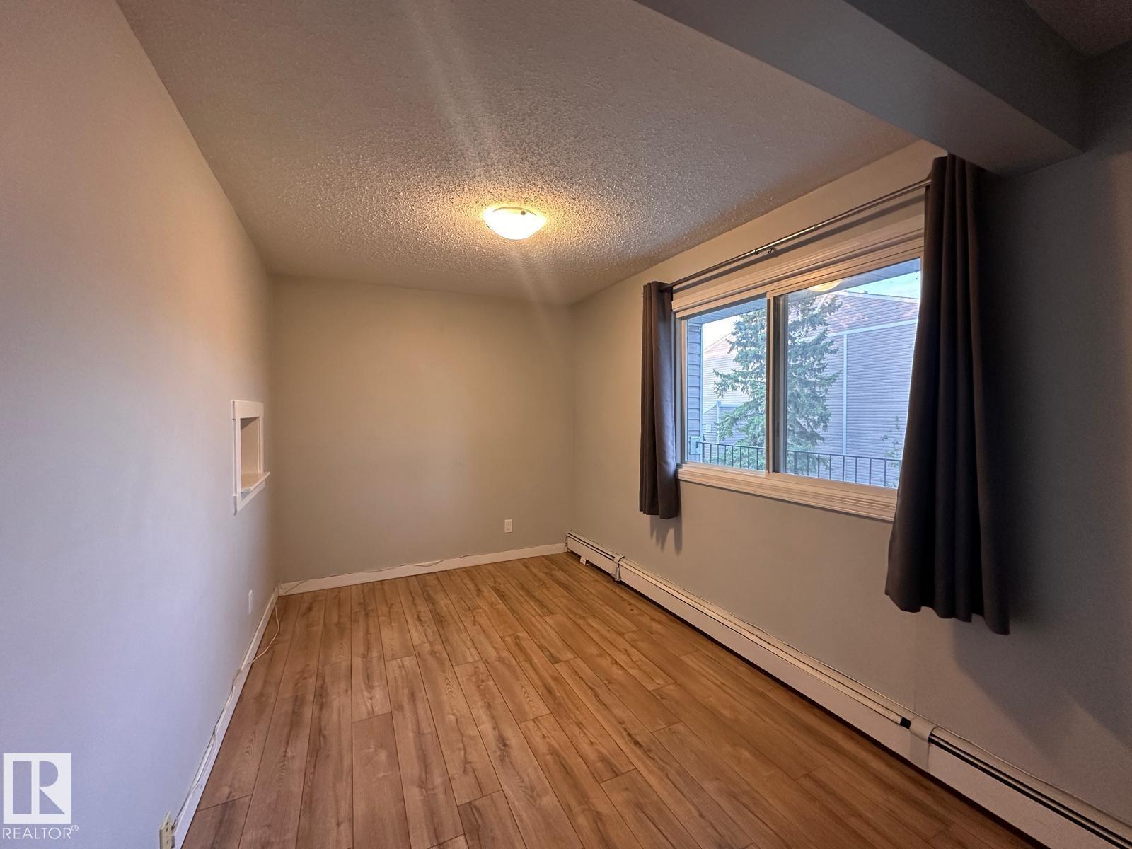 #4 3823 76 ST NW, Edmonton